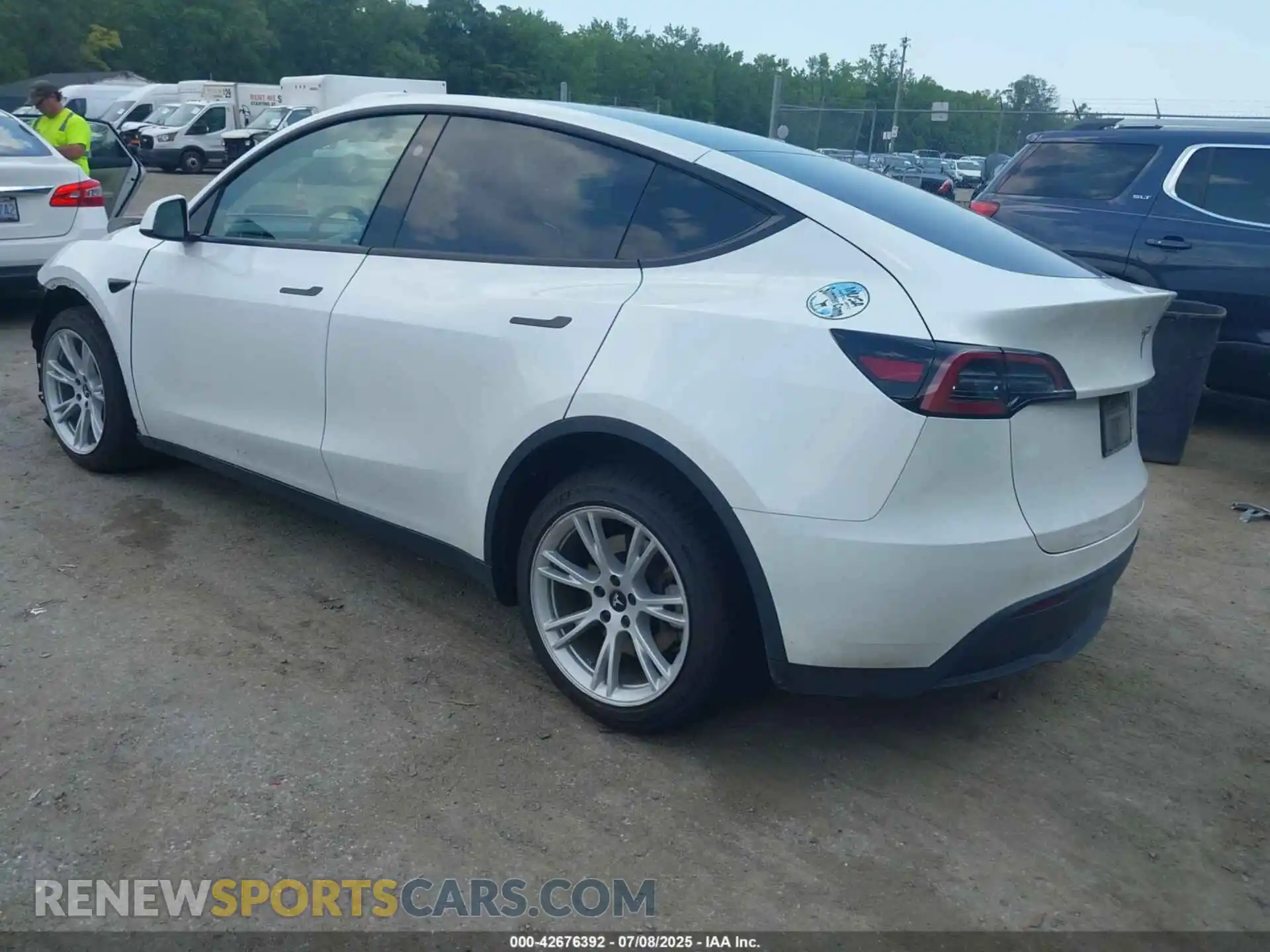 3 Photograph of a damaged car 7SAYGAEE7PF802374 TESLA MODEL Y 2023