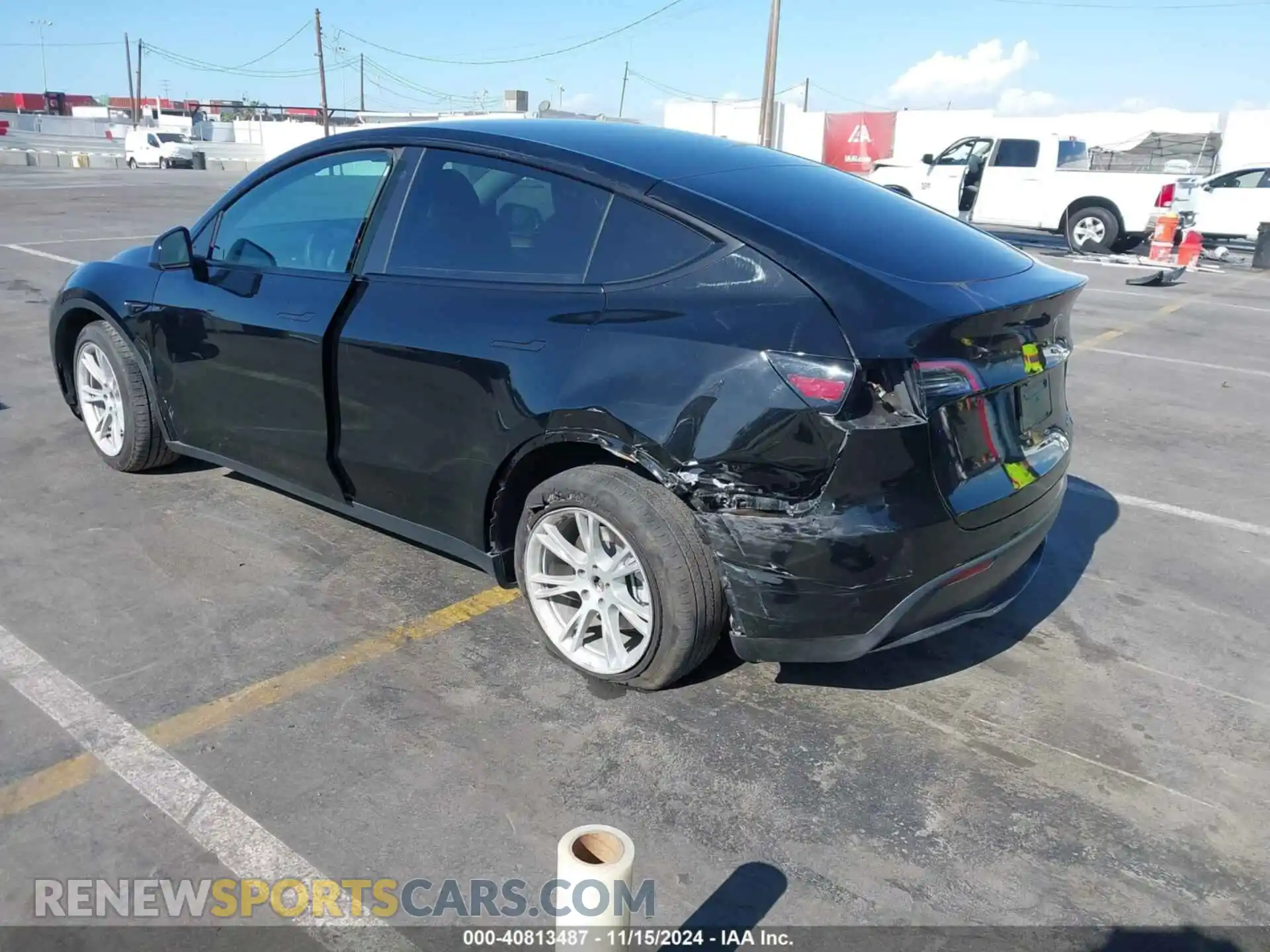 3 Photograph of a damaged car 7SAYGAEE8PF769580 TESLA MODEL Y 2023