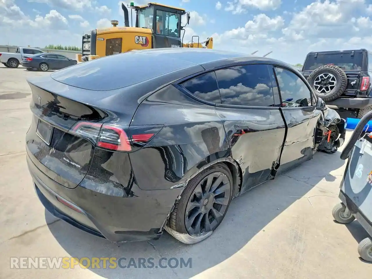 3 Фотография поврежденного автомобиля 7SAYGAEE8PF832113 TESLA MODEL Y 2023