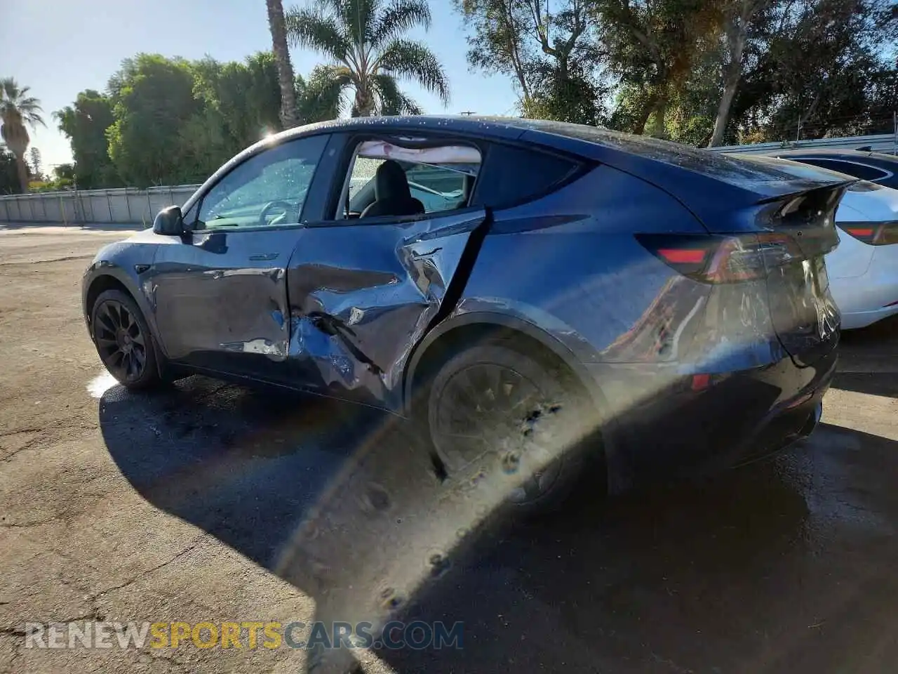 2 fotografías del automóvil dañado 7SAYGAEE9PF713860 TESLA MODEL Y 2023