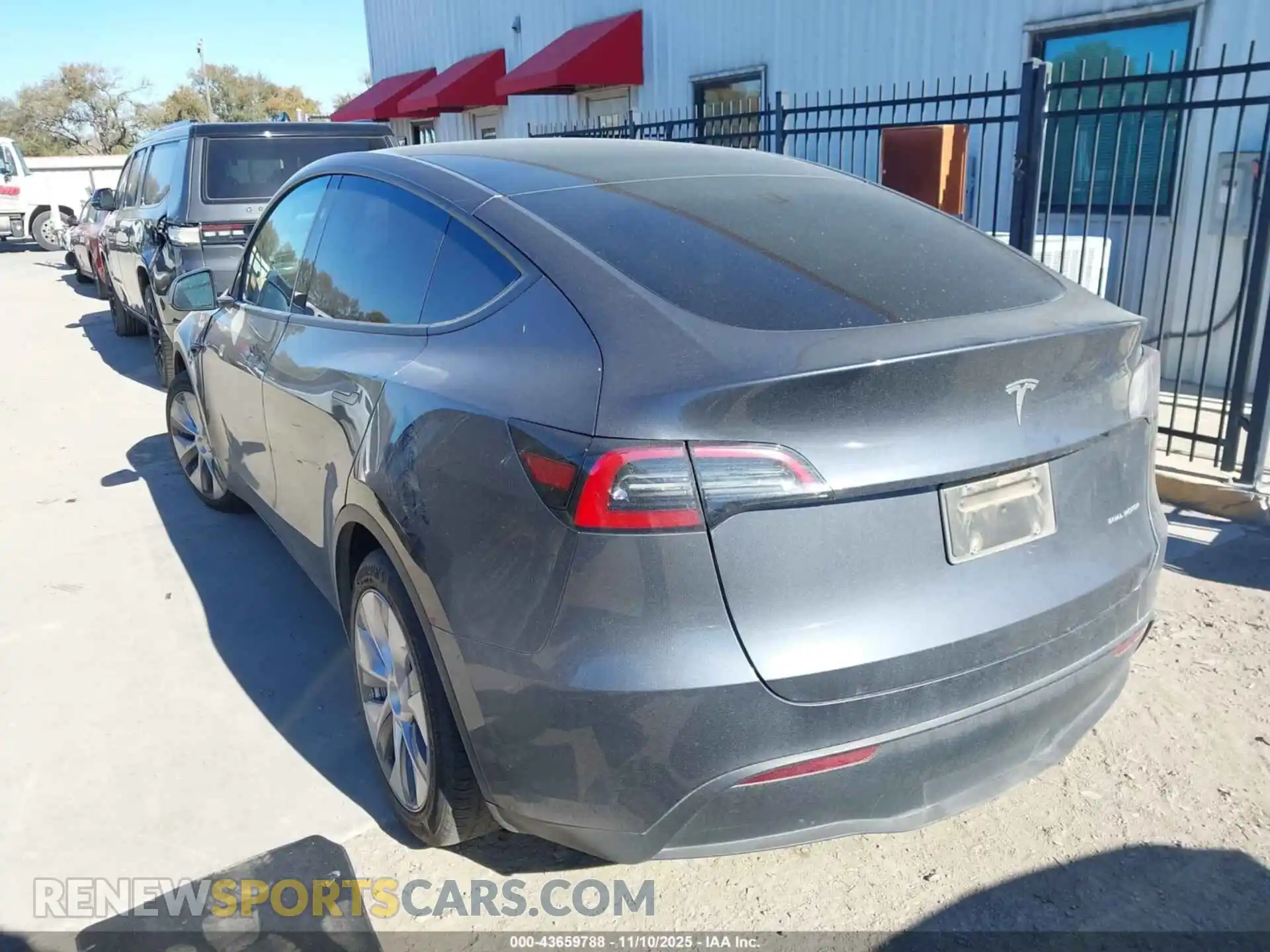 3 Photograph of a damaged car 7SAYGAEE9PF912472 TESLA MODEL Y 2023