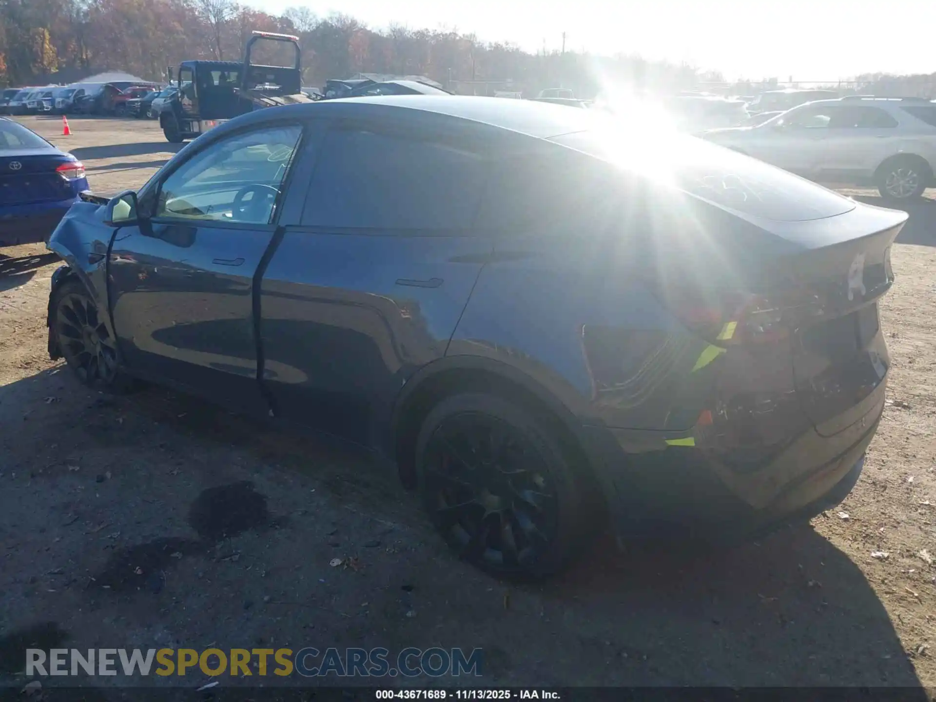 3 Photograph of a damaged car 7SAYGAEE9PF948825 TESLA MODEL Y 2023