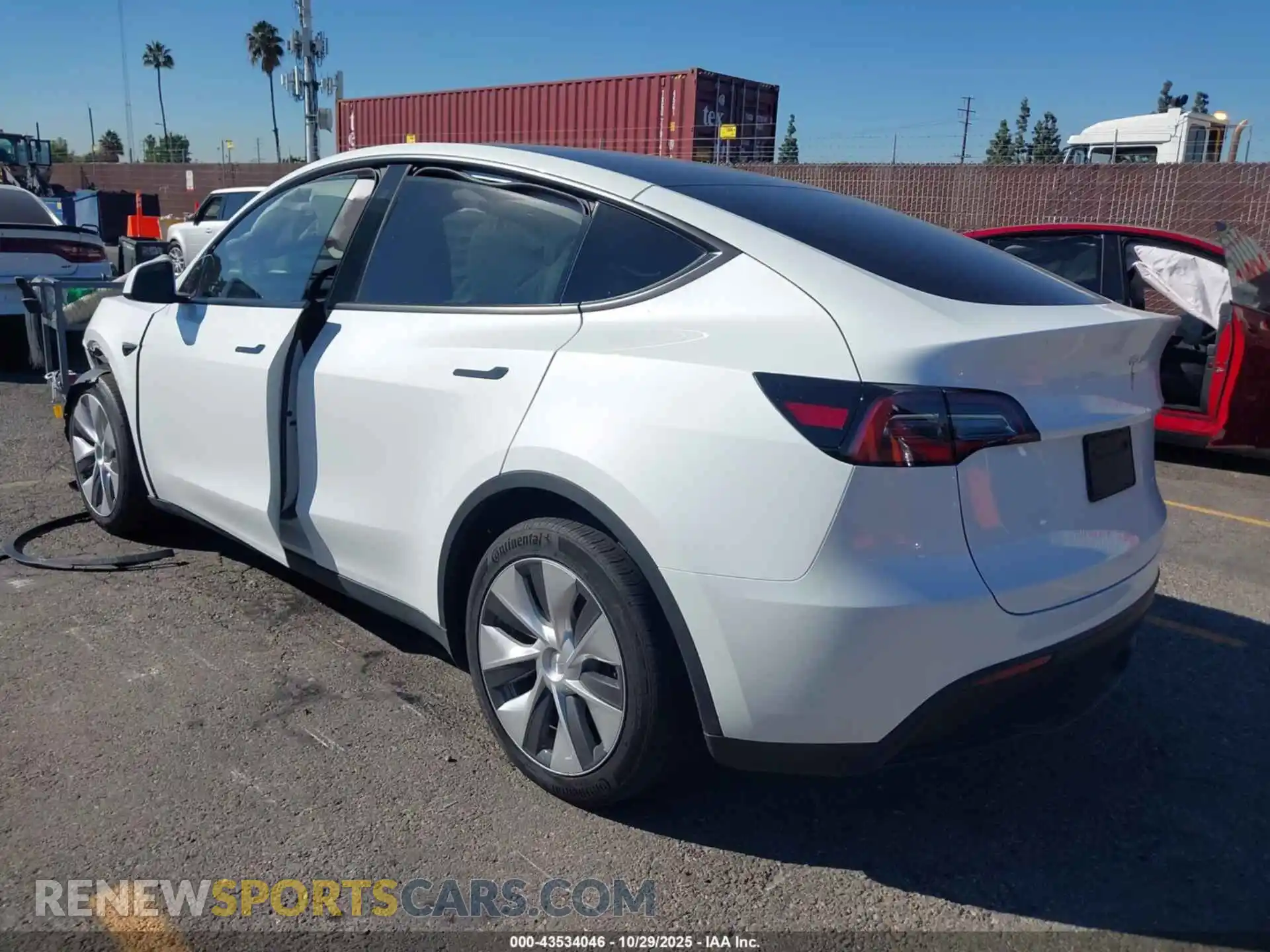 3 Photograph of a damaged car 7SAYGAEEXPF591848 TESLA MODEL Y 2023