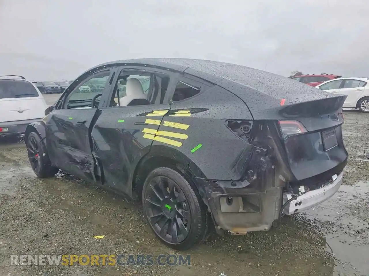 2 fotografías del automóvil dañado 7SAYGAEEXPF766406 TESLA MODEL Y 2023