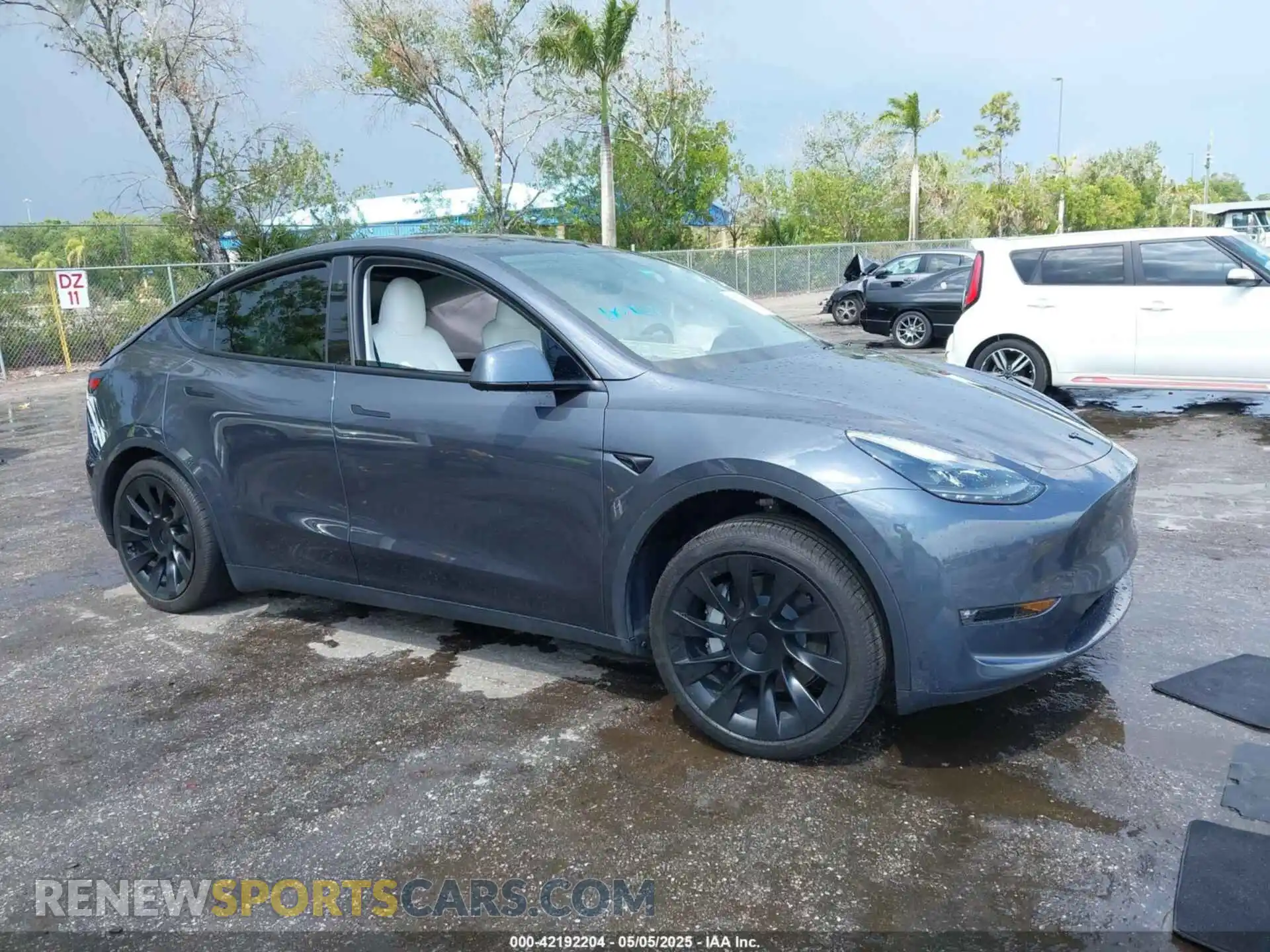 1 Photograph of a damaged car 7SAYGDED0PF947510 TESLA MODEL Y 2023