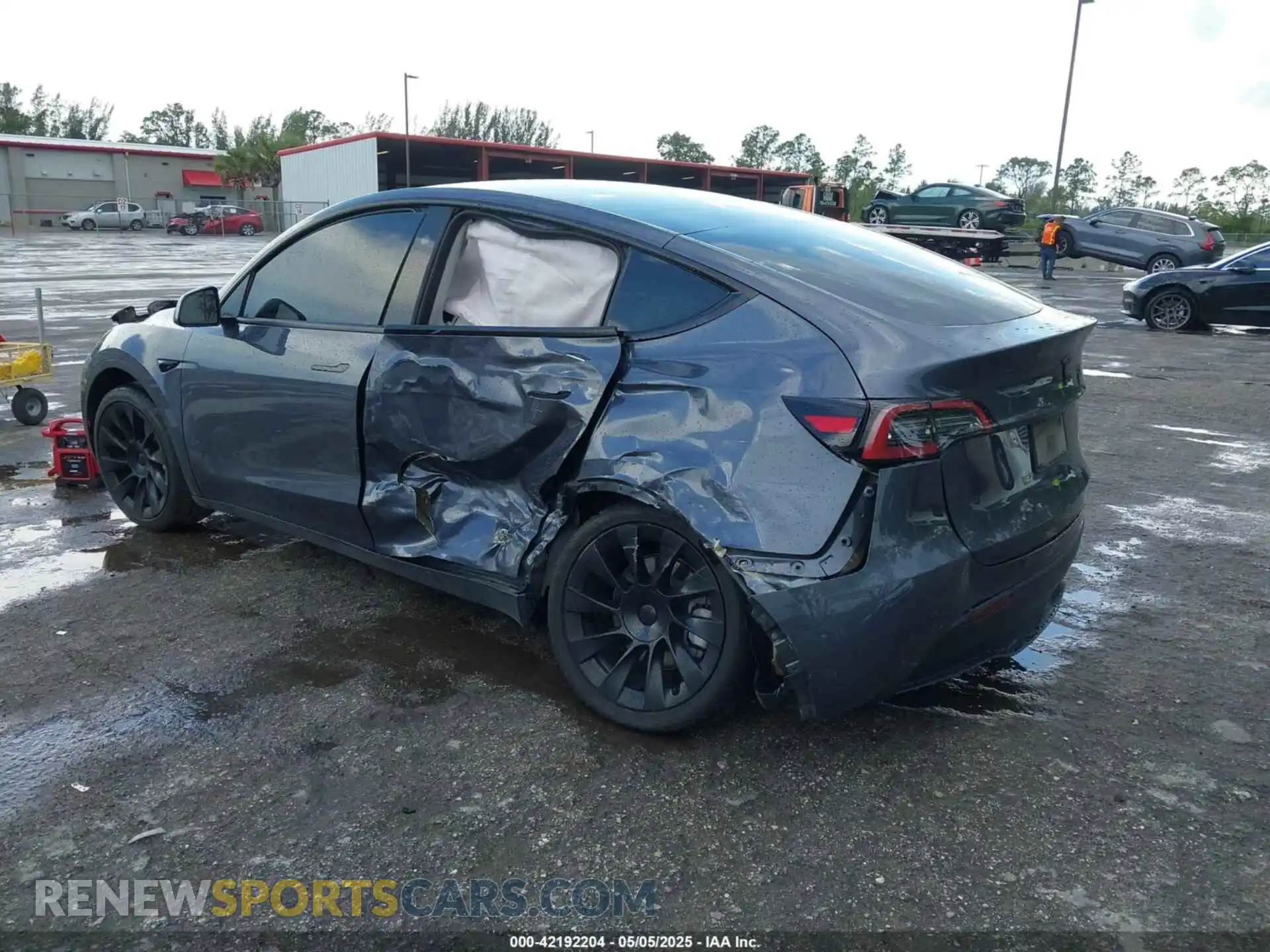 3 Photograph of a damaged car 7SAYGDED0PF947510 TESLA MODEL Y 2023