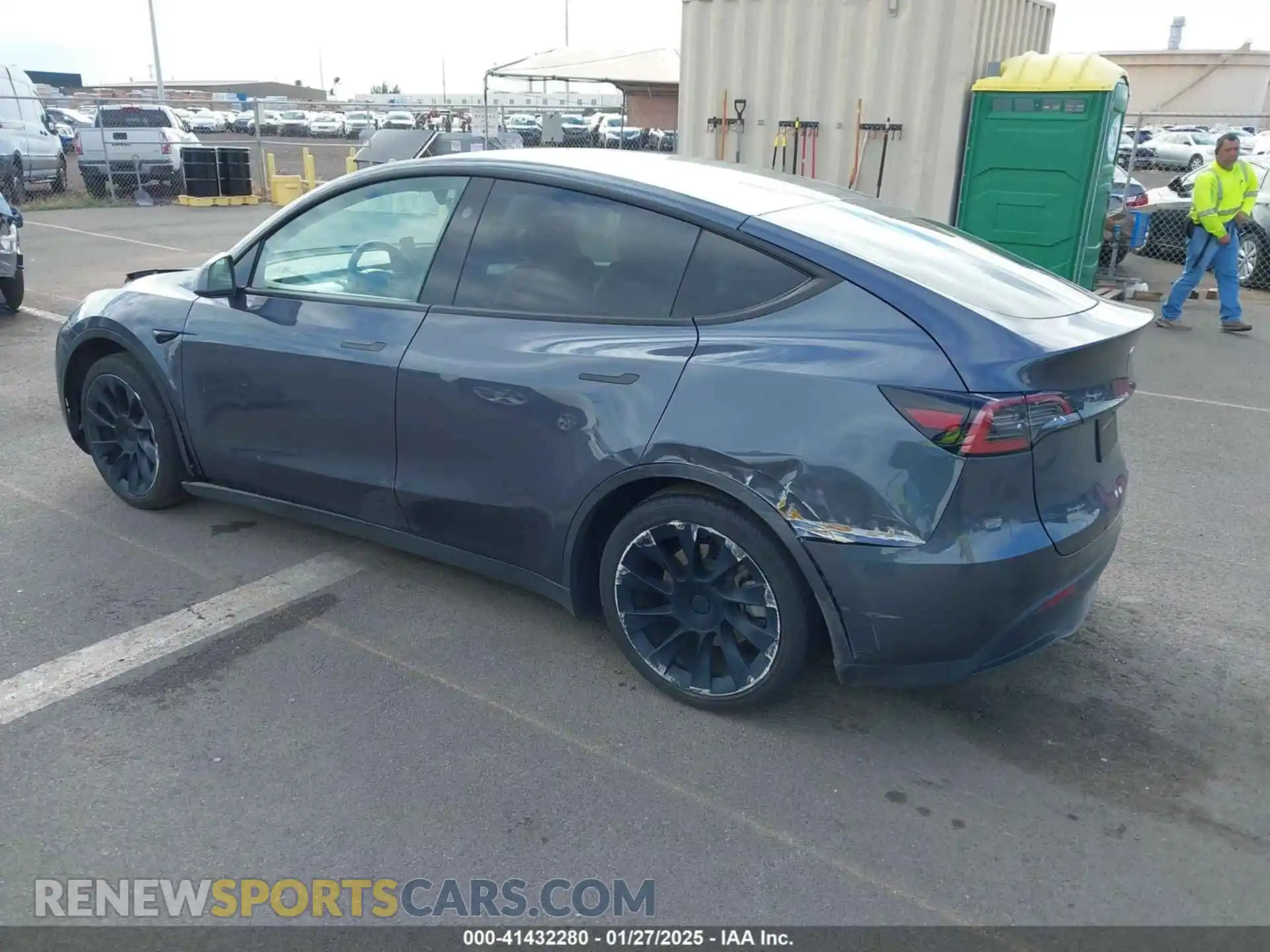 3 fotografías del automóvil dañado 7SAYGDED4PF945906 TESLA MODEL Y 2023
