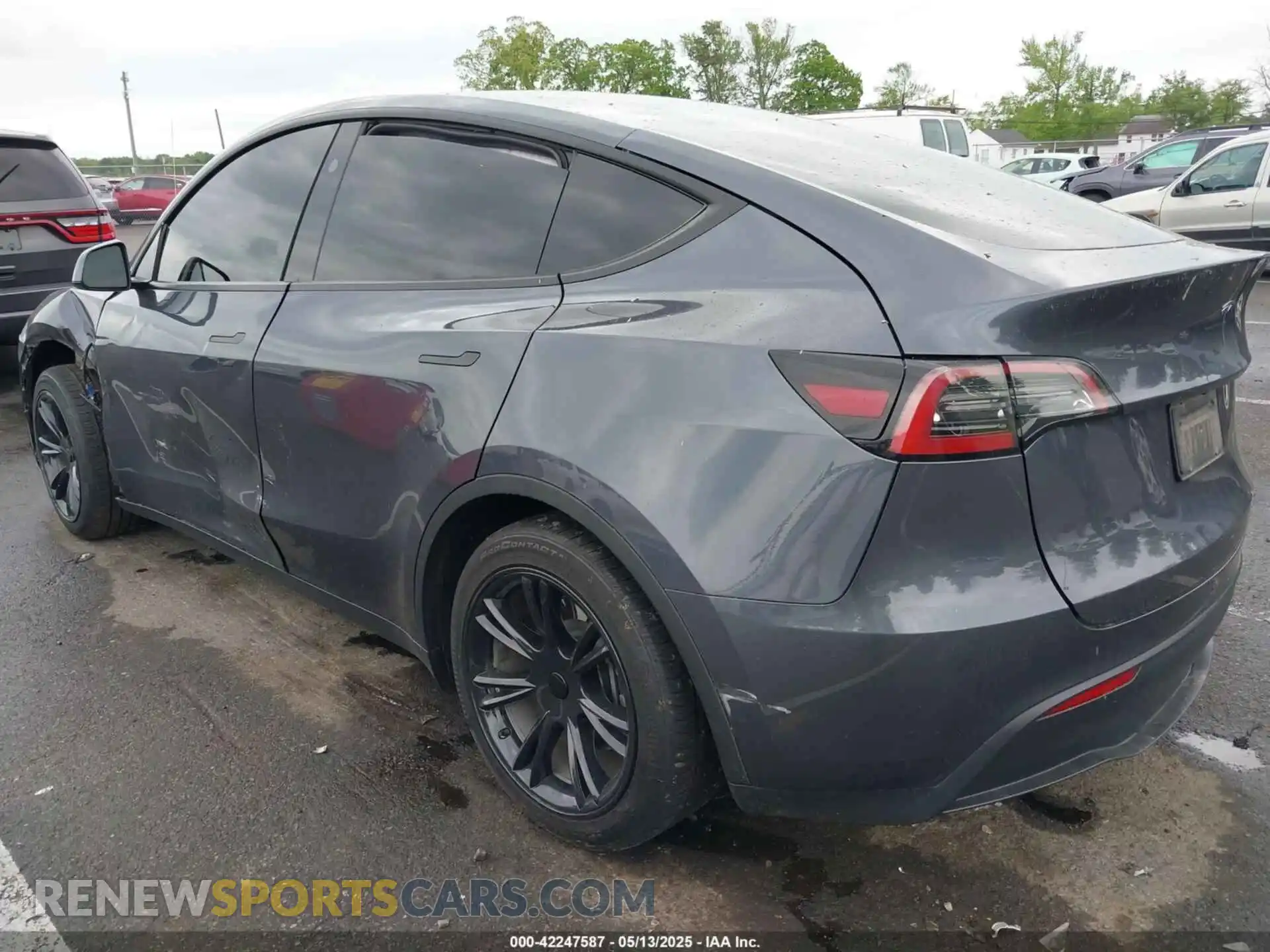 3 Photograph of a damaged car 7SAYGDED5PF958065 TESLA MODEL Y 2023