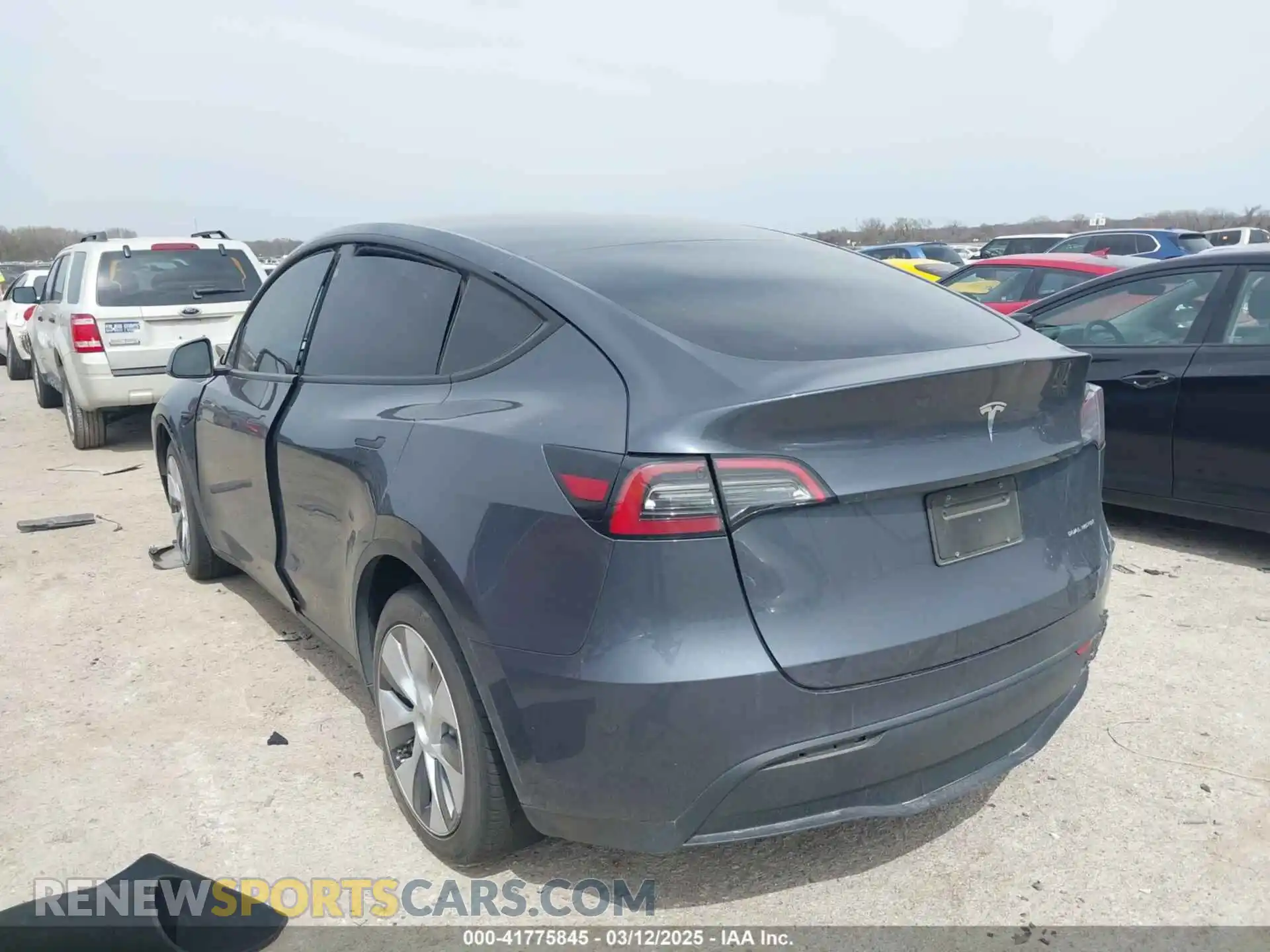 3 fotografías del automóvil dañado 7SAYGDEE0PA036048 TESLA MODEL Y 2023