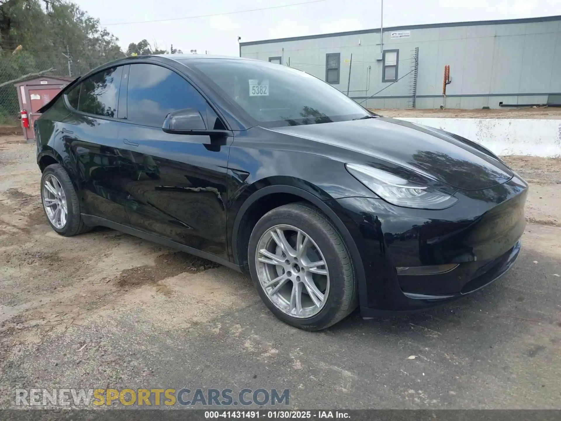 1 Photograph of a damaged car 7SAYGDEE0PA090000 TESLA MODEL Y 2023