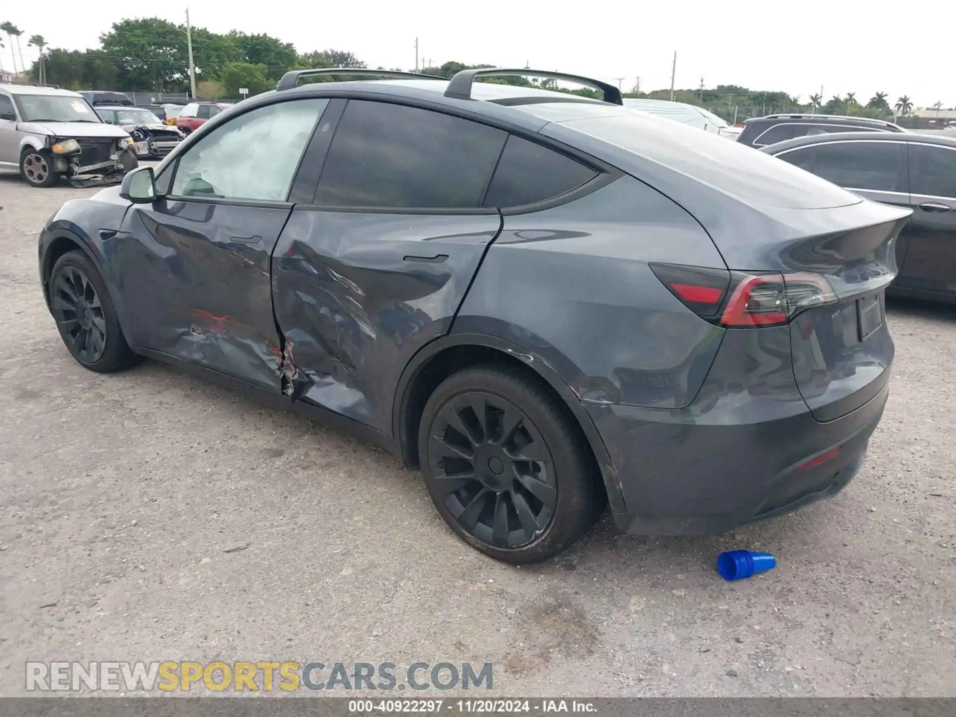 3 Photograph of a damaged car 7SAYGDEE0PA194633 TESLA MODEL Y 2023