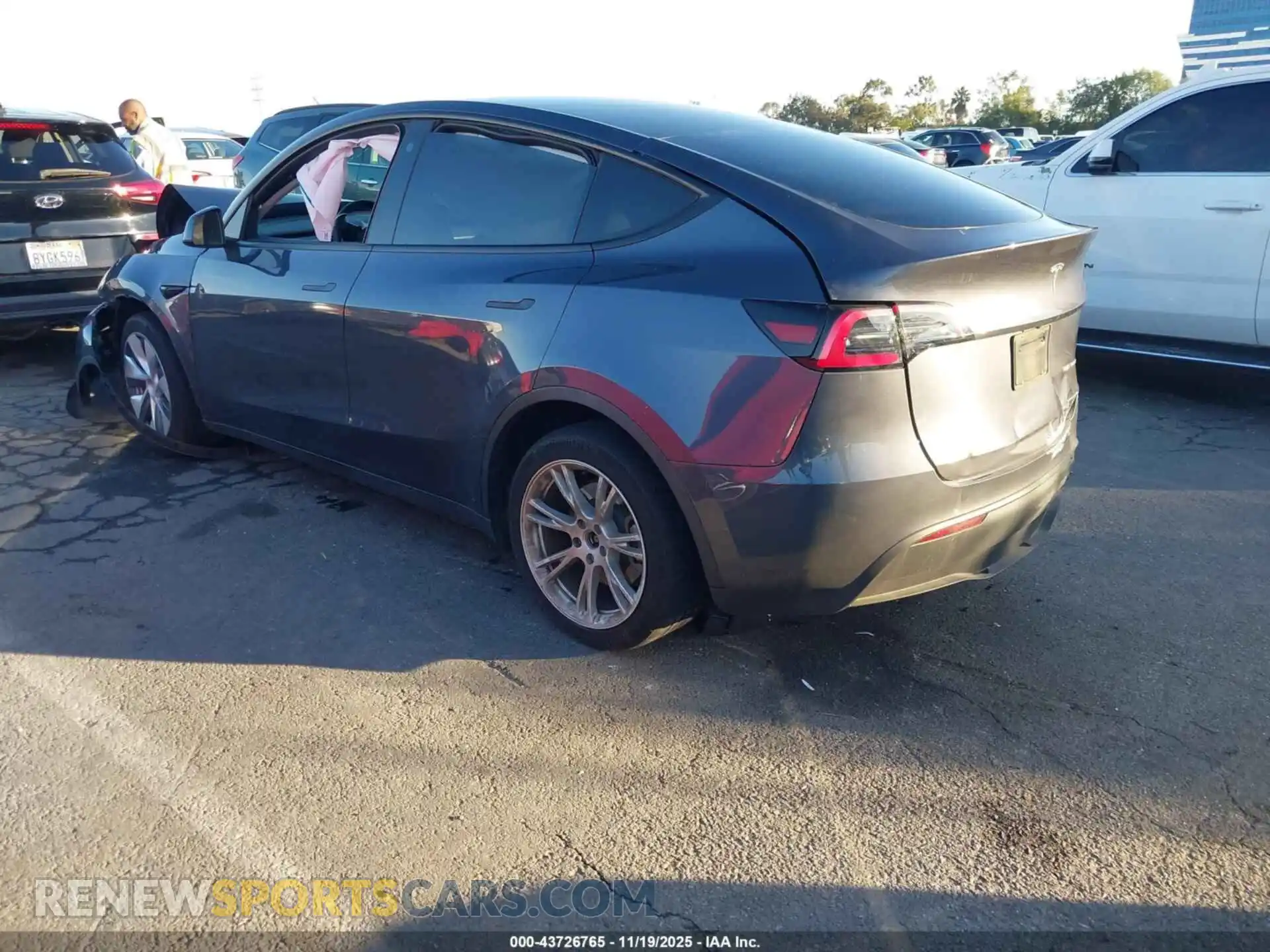 3 Photograph of a damaged car 7SAYGDEE1PA061587 TESLA MODEL Y 2023