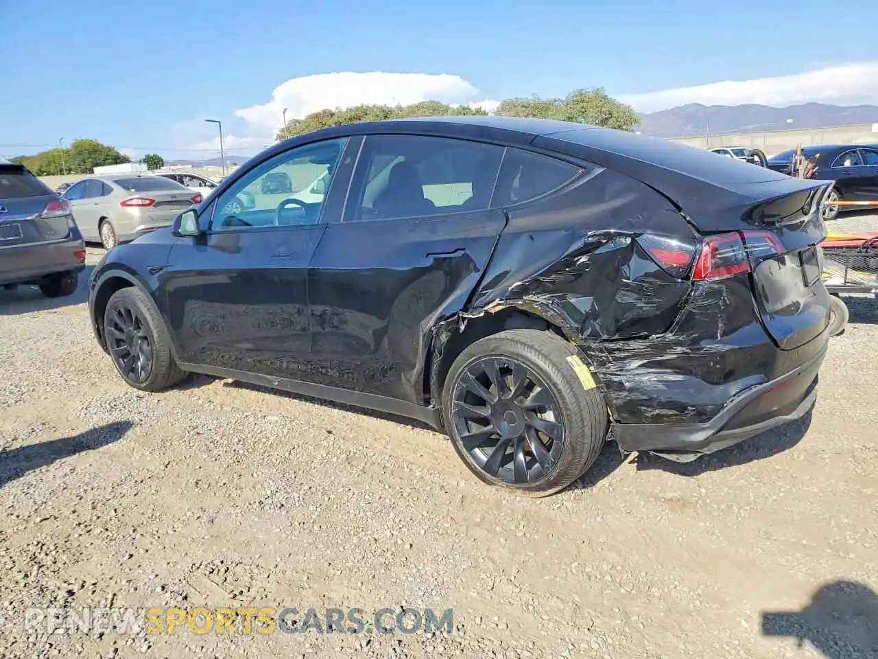 2 fotografías del automóvil dañado 7SAYGDEE1PF835873 TESLA MODEL Y 2023