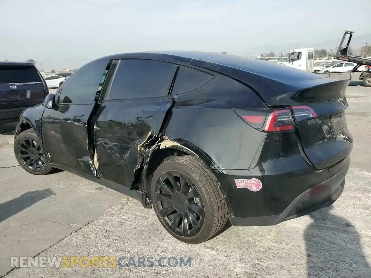 2 Photograph of a damaged car 7SAYGDEE1PF881834 TESLA MODEL Y 2023