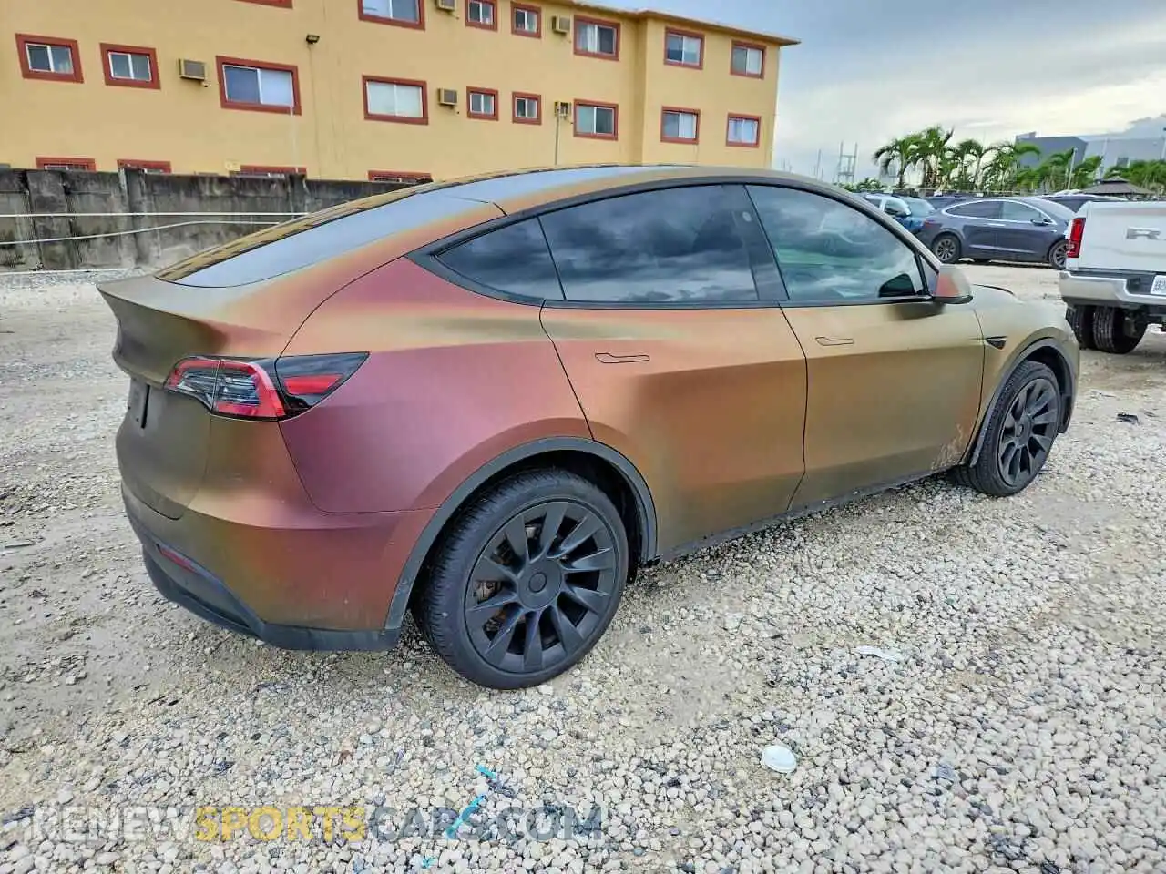 3 Photograph of a damaged car 7SAYGDEE1PF885169 TESLA MODEL Y 2023