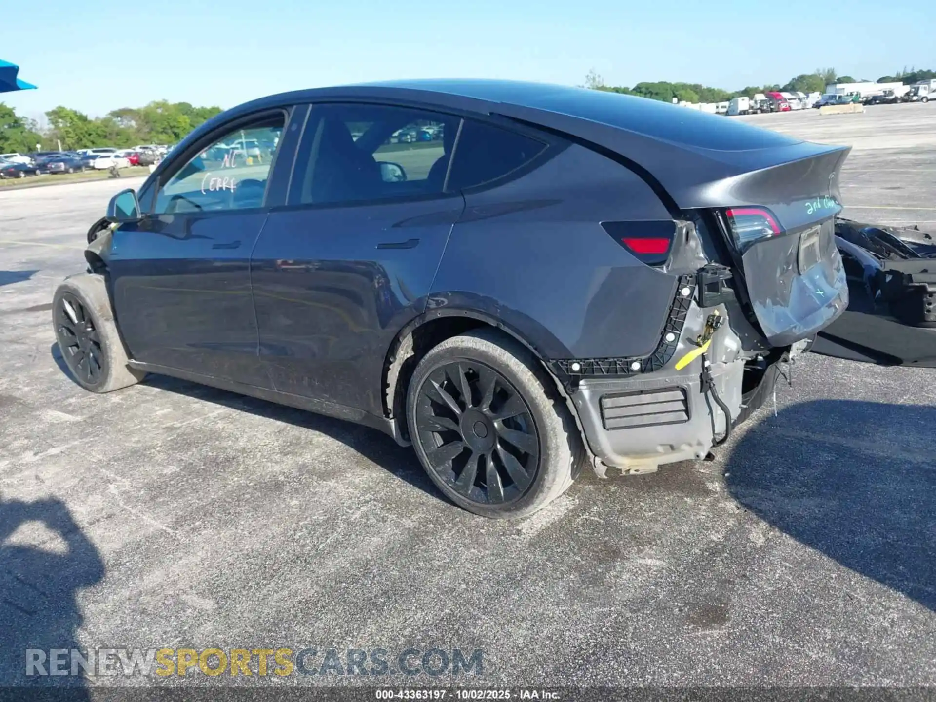 3 Photograph of a damaged car 7SAYGDEE2PA090497 TESLA MODEL Y 2023