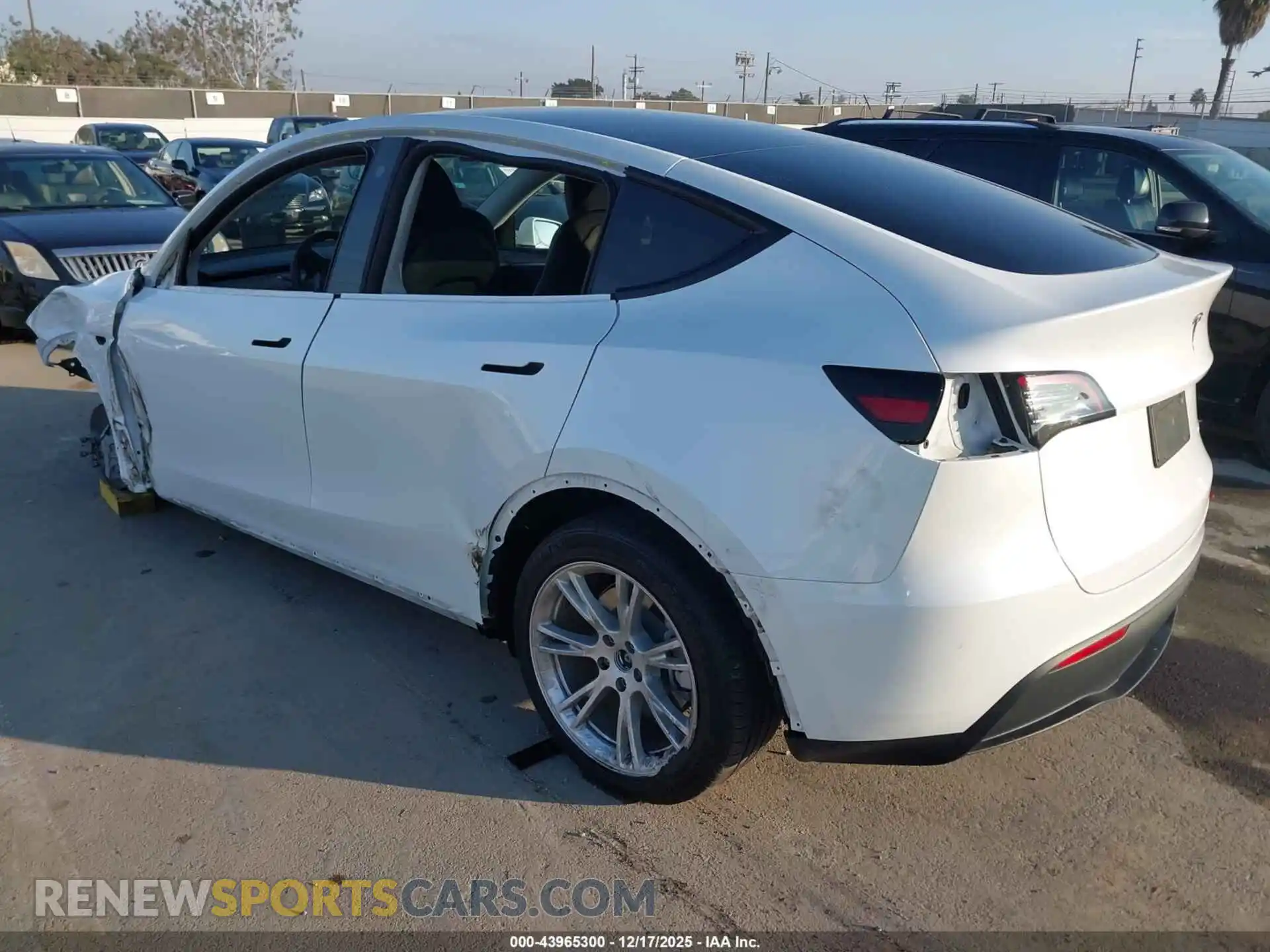 3 Фотография поврежденного автомобиля 7SAYGDEE2PA123417 TESLA MODEL Y 2023