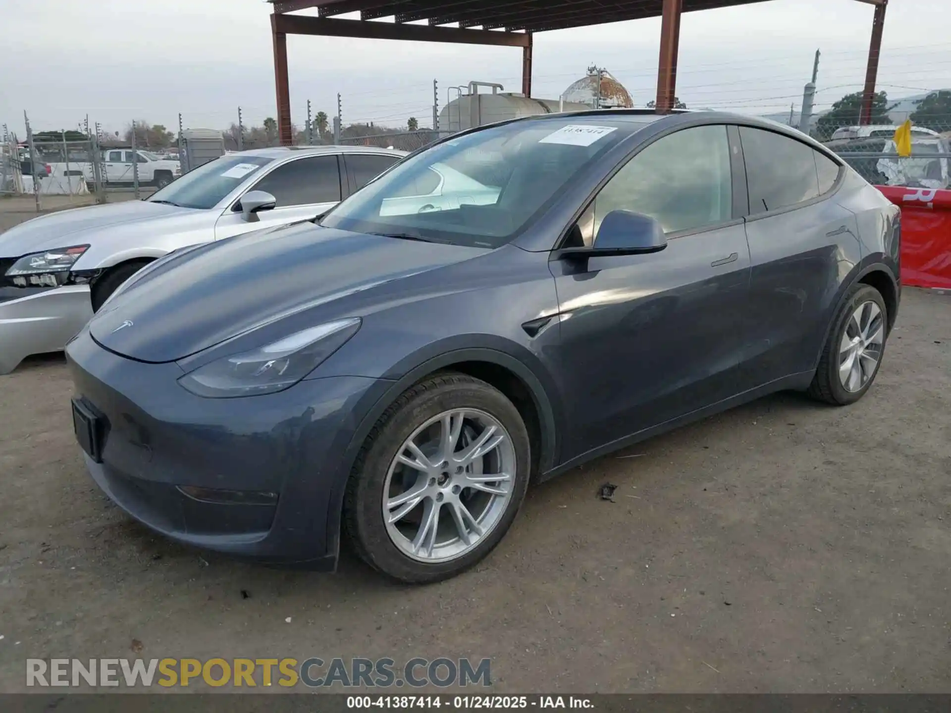 2 Photograph of a damaged car 7SAYGDEE2PA171113 TESLA MODEL Y 2023