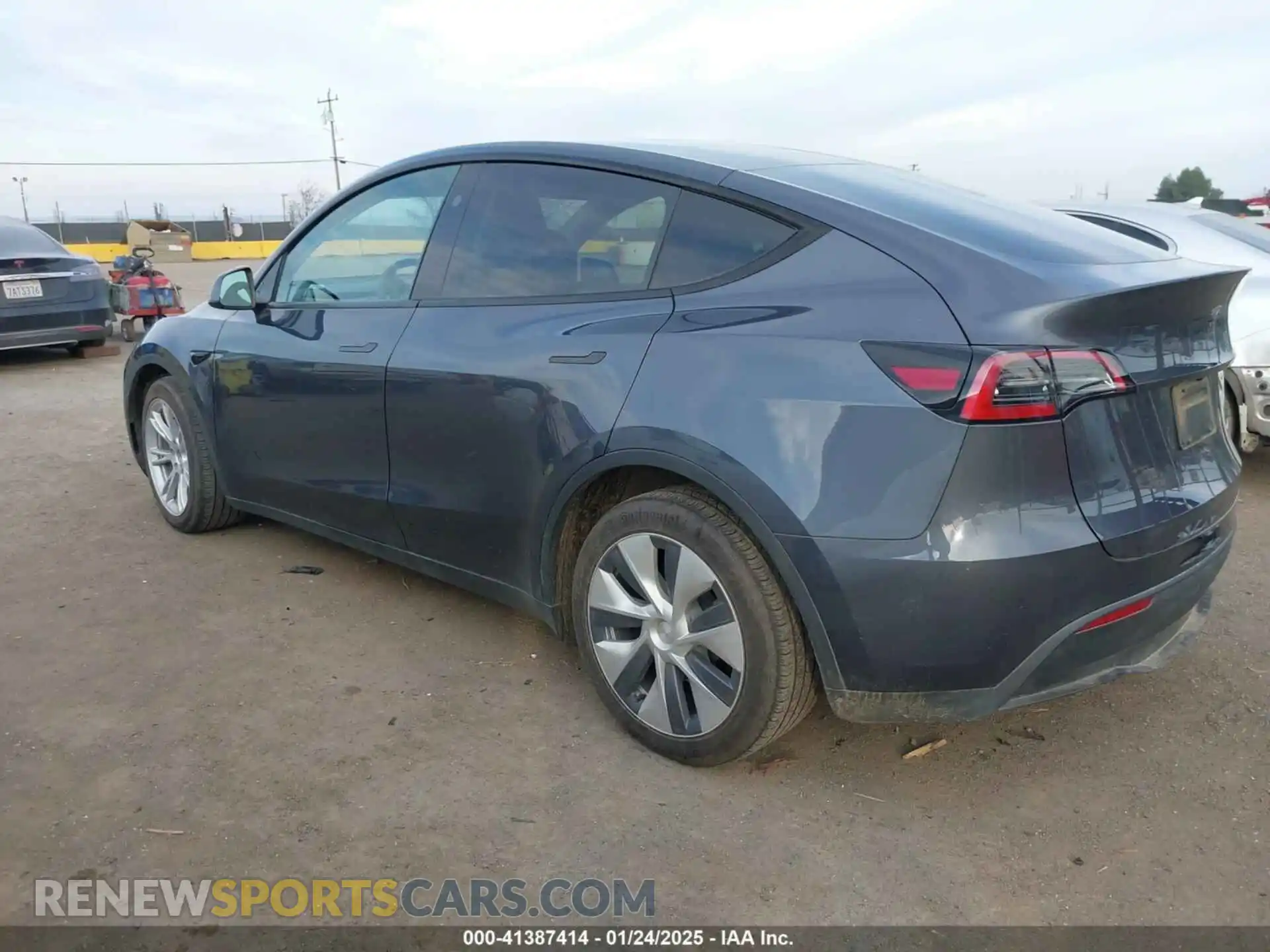 3 Photograph of a damaged car 7SAYGDEE2PA171113 TESLA MODEL Y 2023