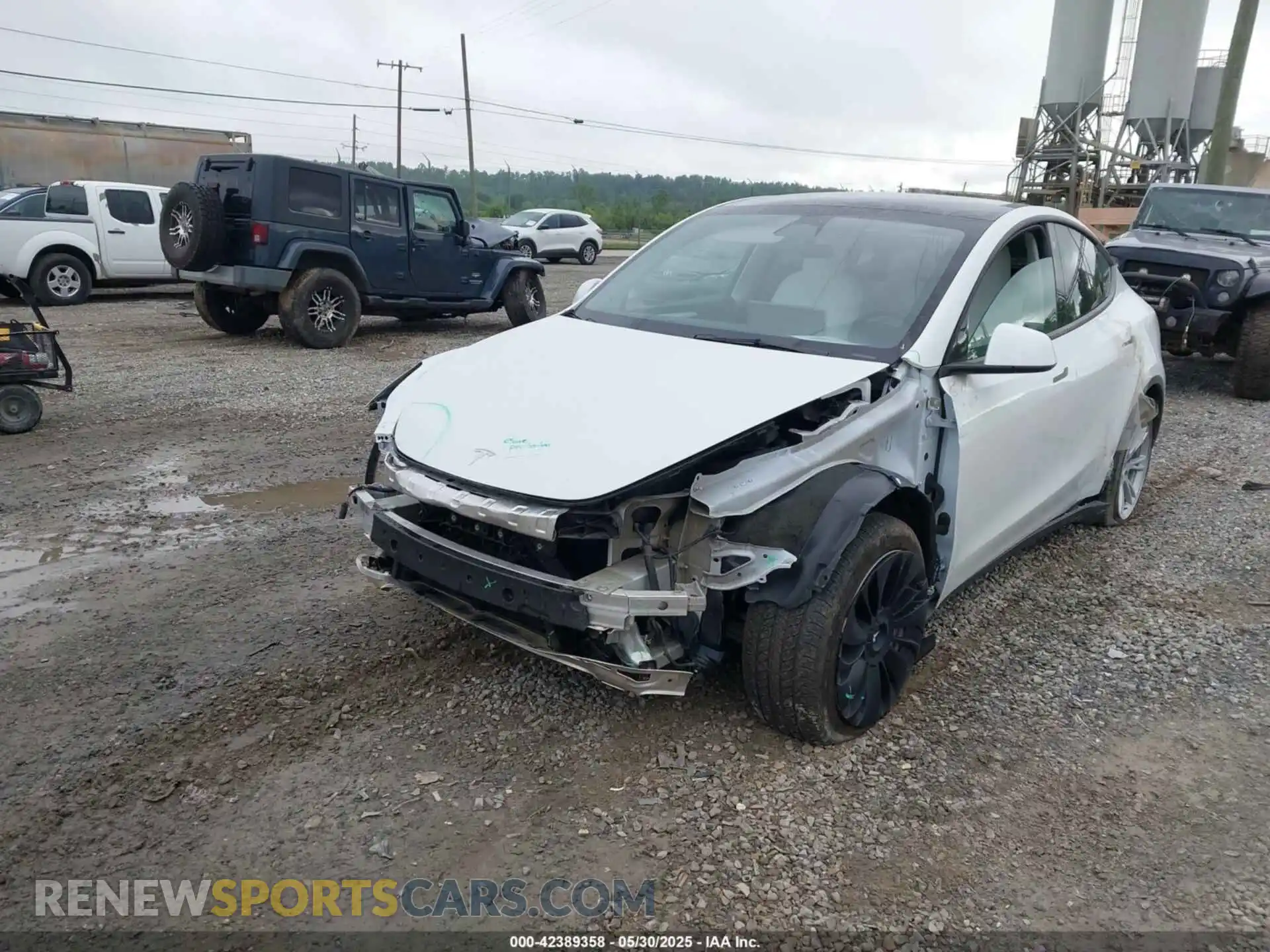 2 Photograph of a damaged car 7SAYGDEE2PF631955 TESLA MODEL Y 2023
