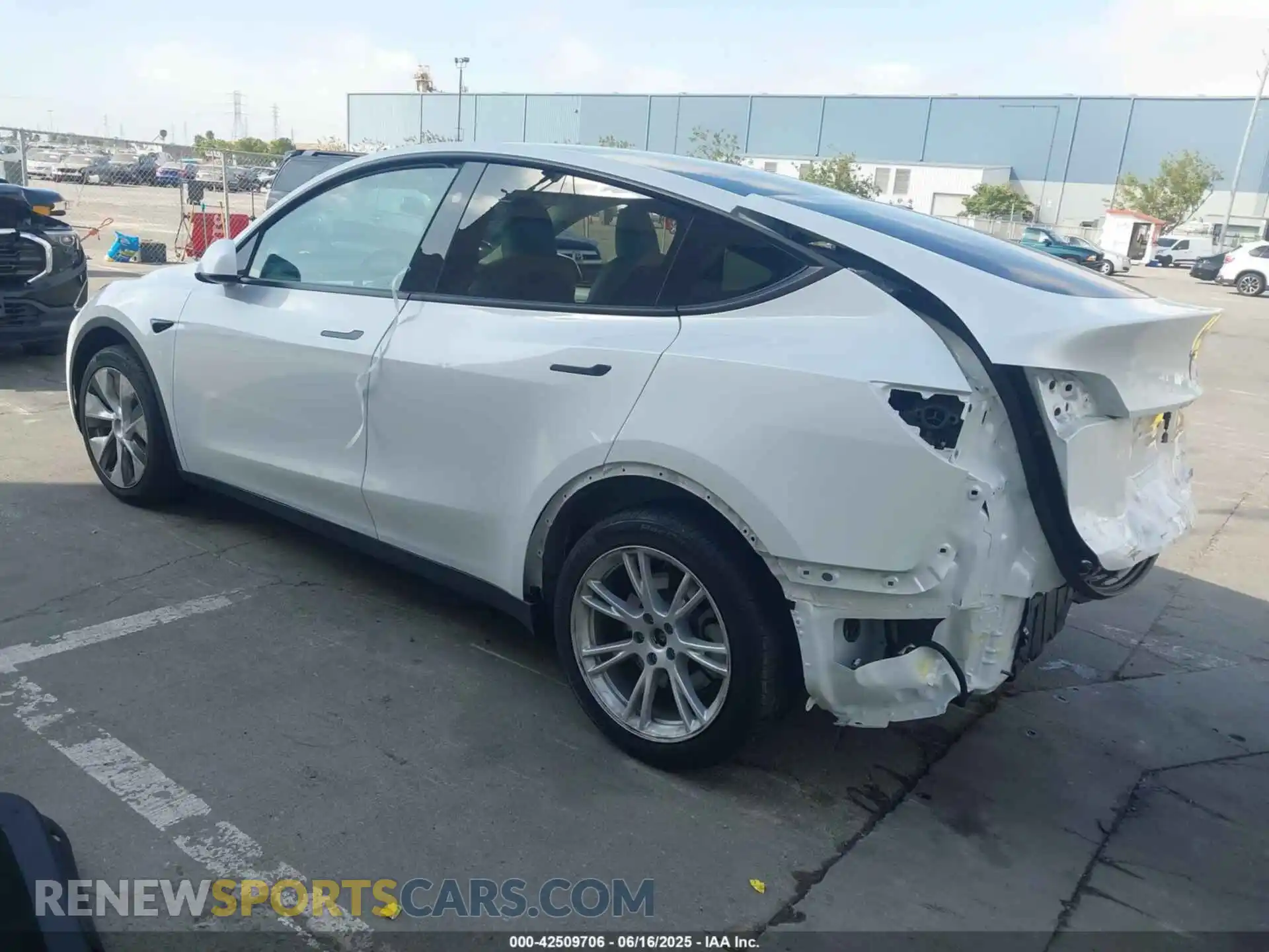 3 Photograph of a damaged car 7SAYGDEE2PF832769 TESLA MODEL Y 2023