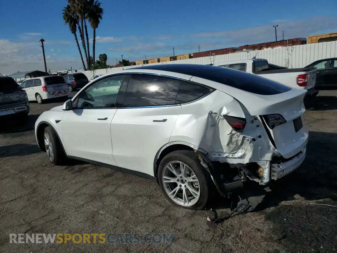 2 Photograph of a damaged car 7SAYGDEE2PF834070 TESLA MODEL Y 2023