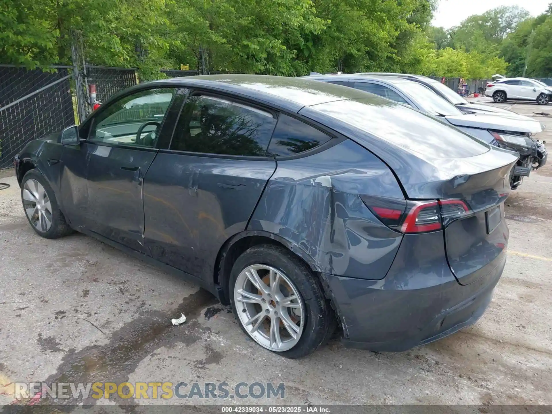 3 Photograph of a damaged car 7SAYGDEE3PA040496 TESLA MODEL Y 2023