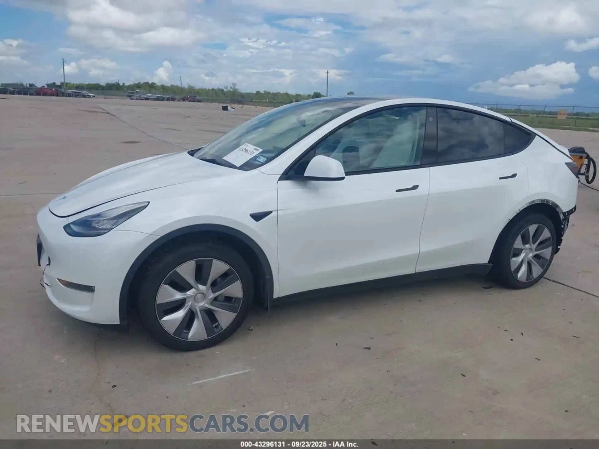2 Photograph of a damaged car 7SAYGDEE3PA131154 TESLA MODEL Y 2023