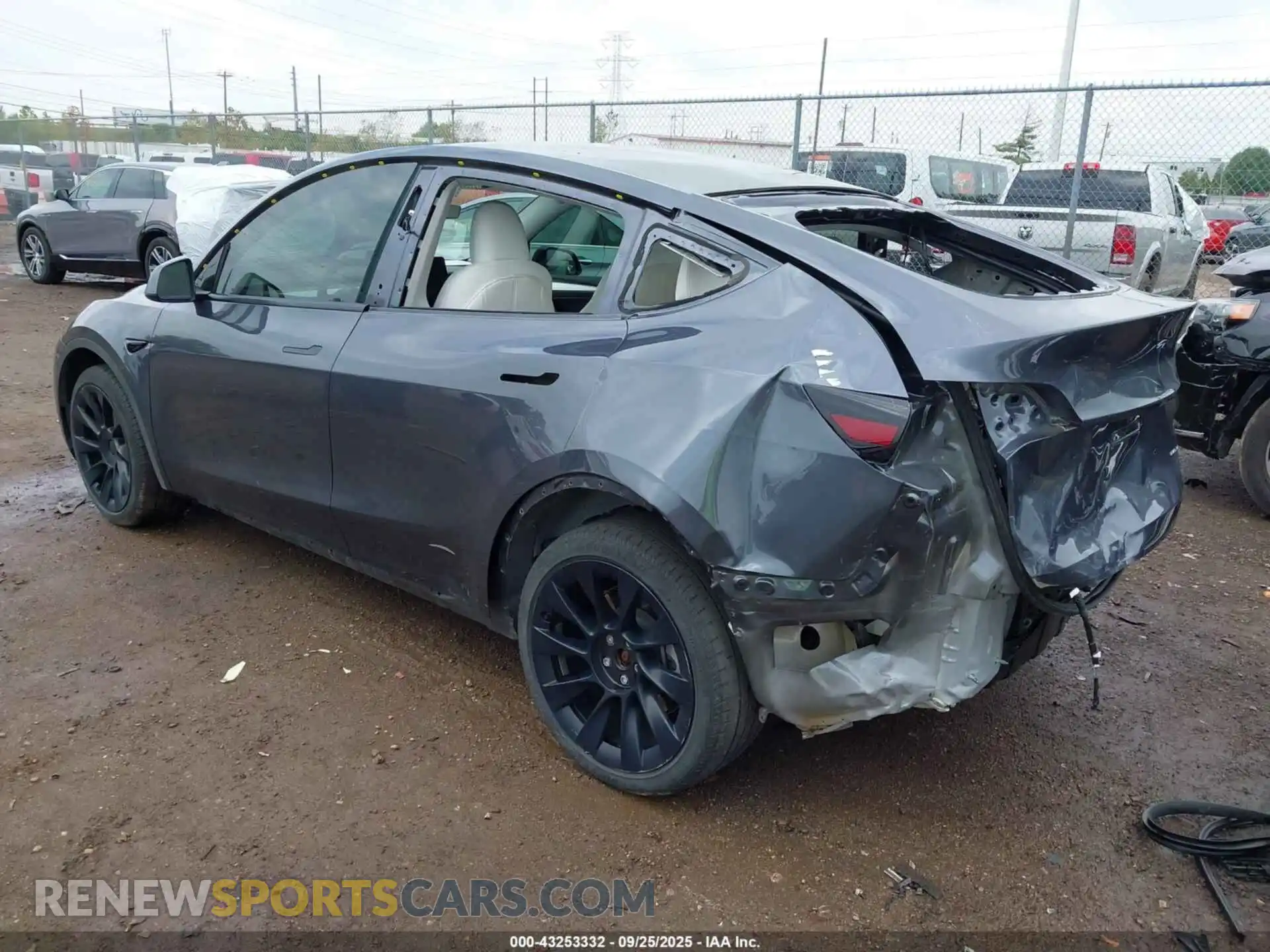 3 Photograph of a damaged car 7SAYGDEE3PF890972 TESLA MODEL Y 2023