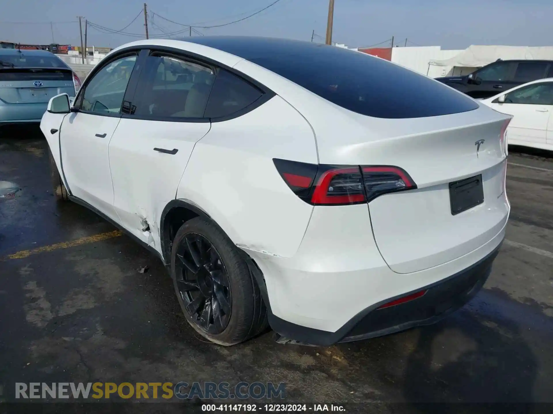 3 Photograph of a damaged car 7SAYGDEE3PF900030 TESLA MODEL Y 2023