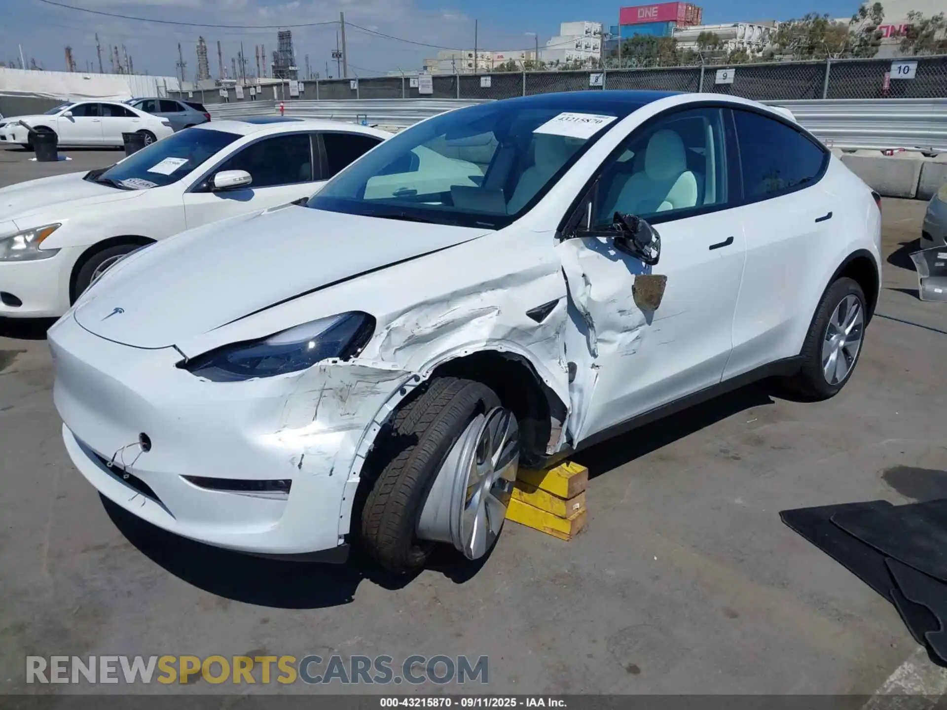 2 Photograph of a damaged car 7SAYGDEE3PF913425 TESLA MODEL Y 2023