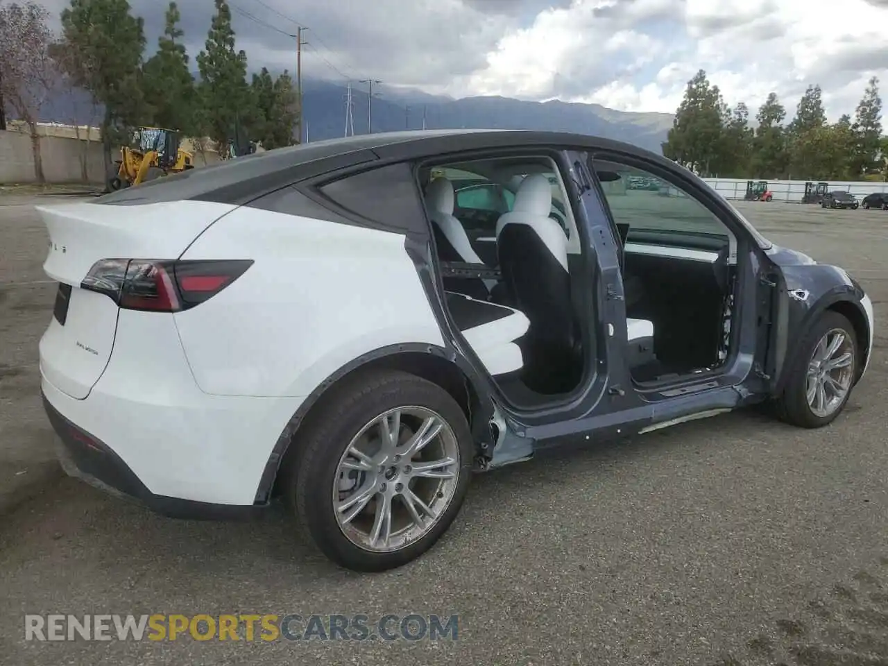3 Photograph of a damaged car 7SAYGDEE3PF916132 TESLA MODEL Y 2023