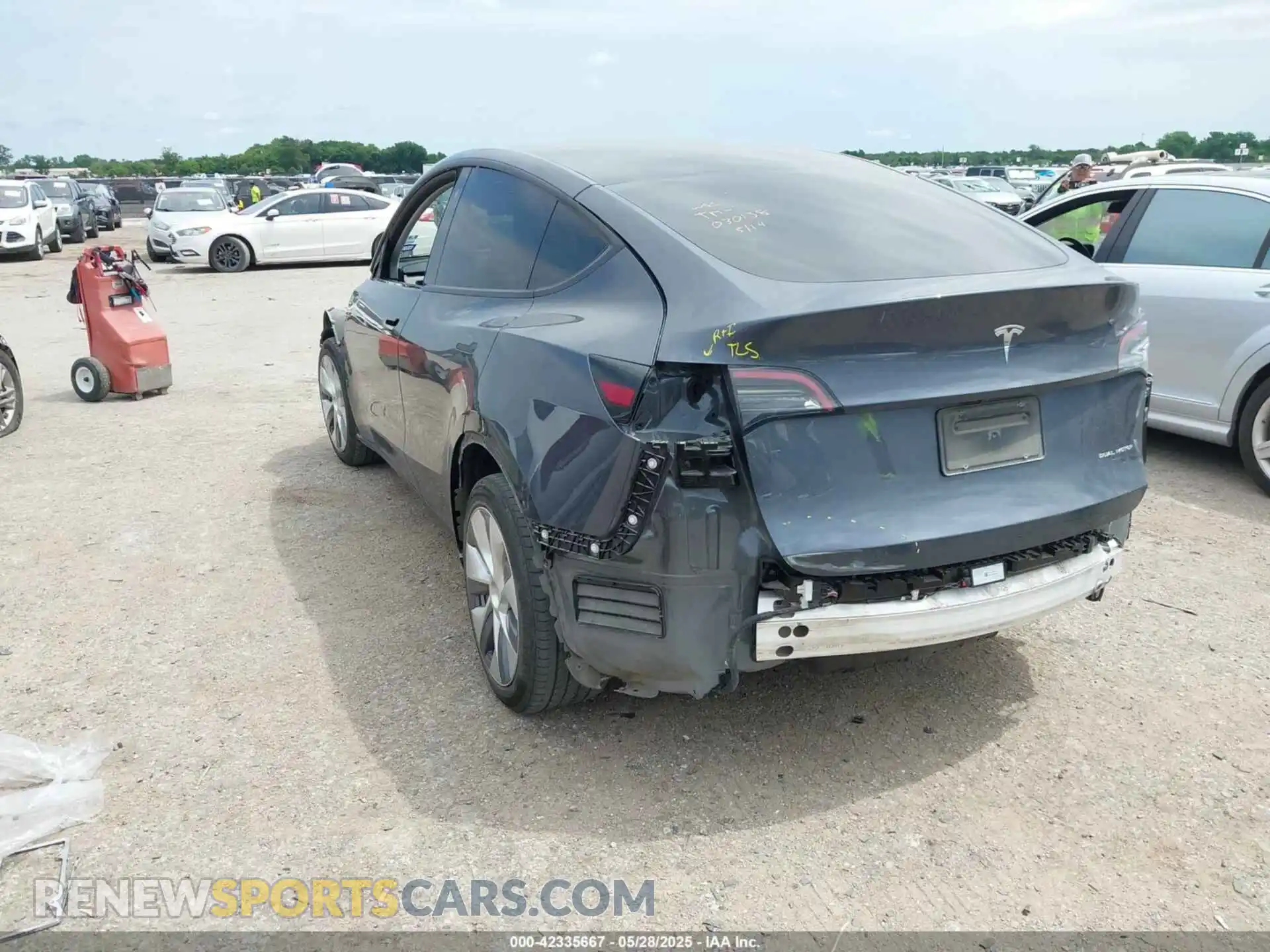 3 Photograph of a damaged car 7SAYGDEE4PA030138 TESLA MODEL Y 2023