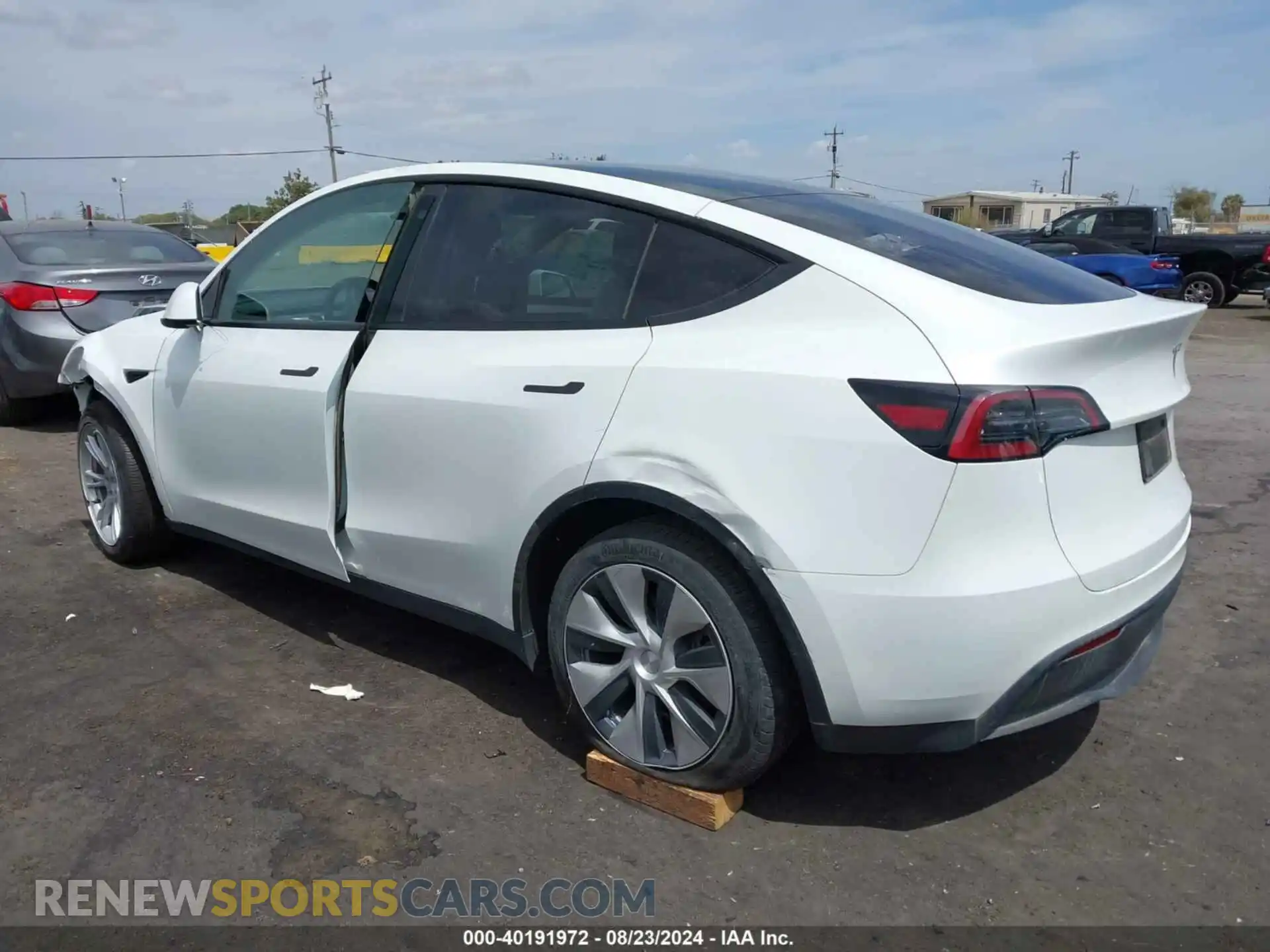 3 fotografías del automóvil dañado 7SAYGDEE4PF623534 TESLA MODEL Y 2023
