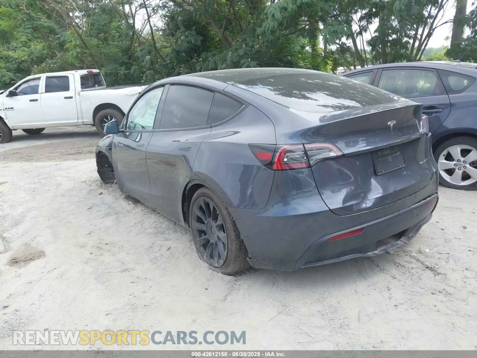 3 Photograph of a damaged car 7SAYGDEE4PF900876 TESLA MODEL Y 2023