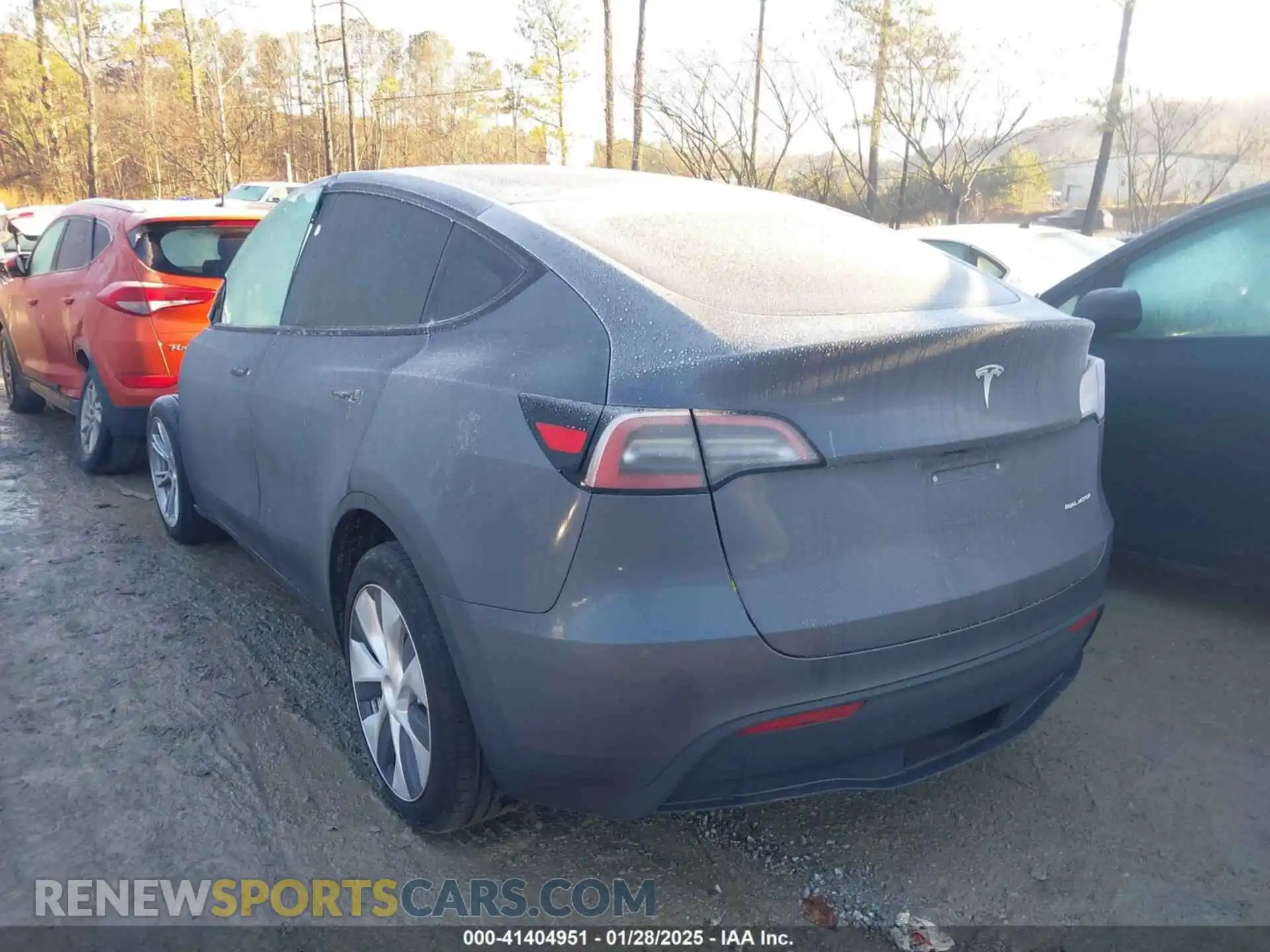 3 Photograph of a damaged car 7SAYGDEE4PF928239 TESLA MODEL Y 2023