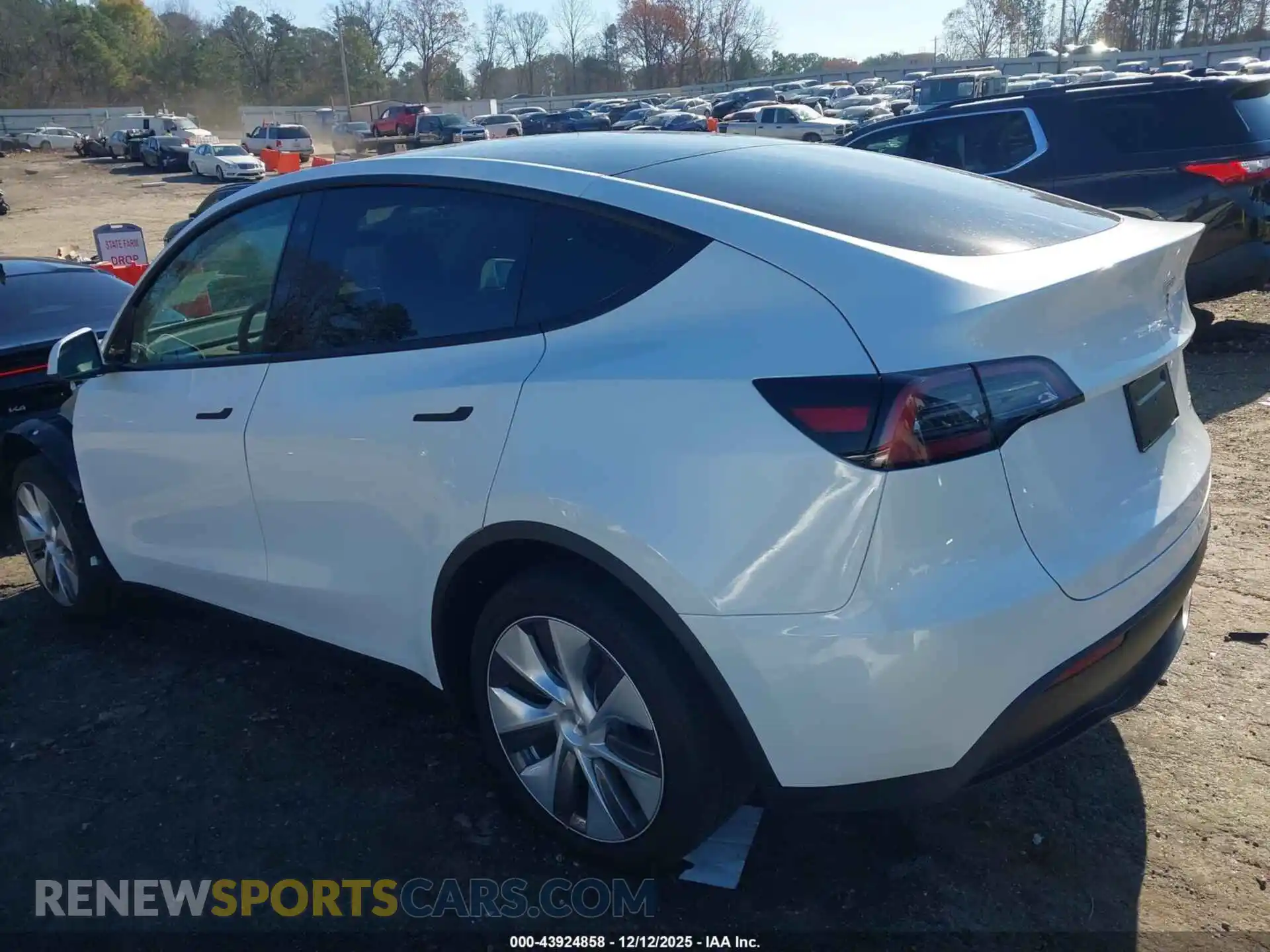 3 Photograph of a damaged car 7SAYGDEE5PA064167 TESLA MODEL Y 2023