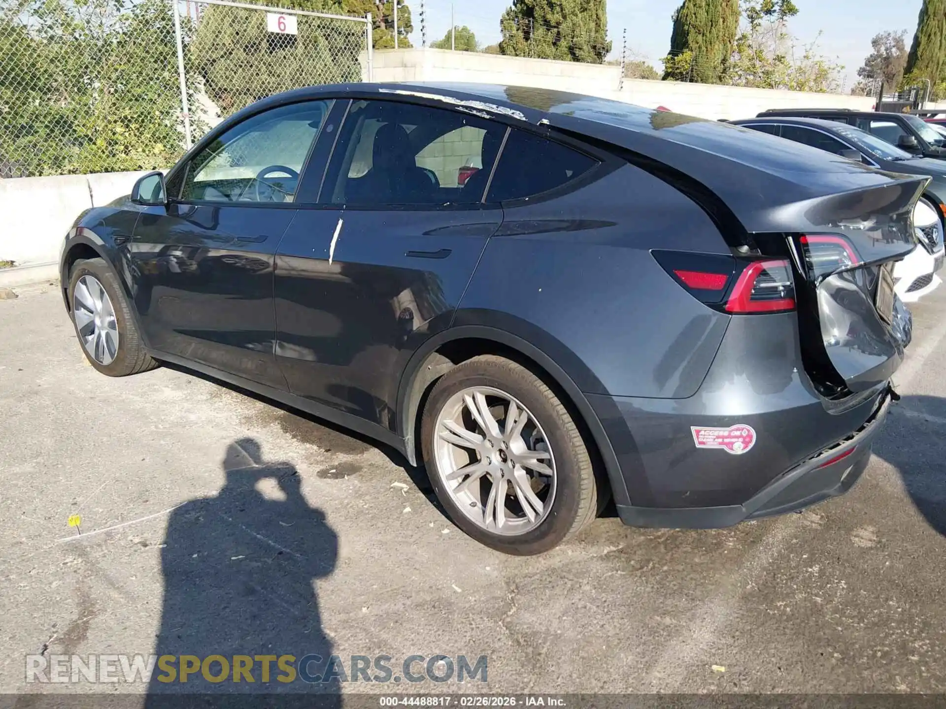 3 fotografías del automóvil dañado 7SAYGDEE5PA211023 TESLA MODEL Y 2023