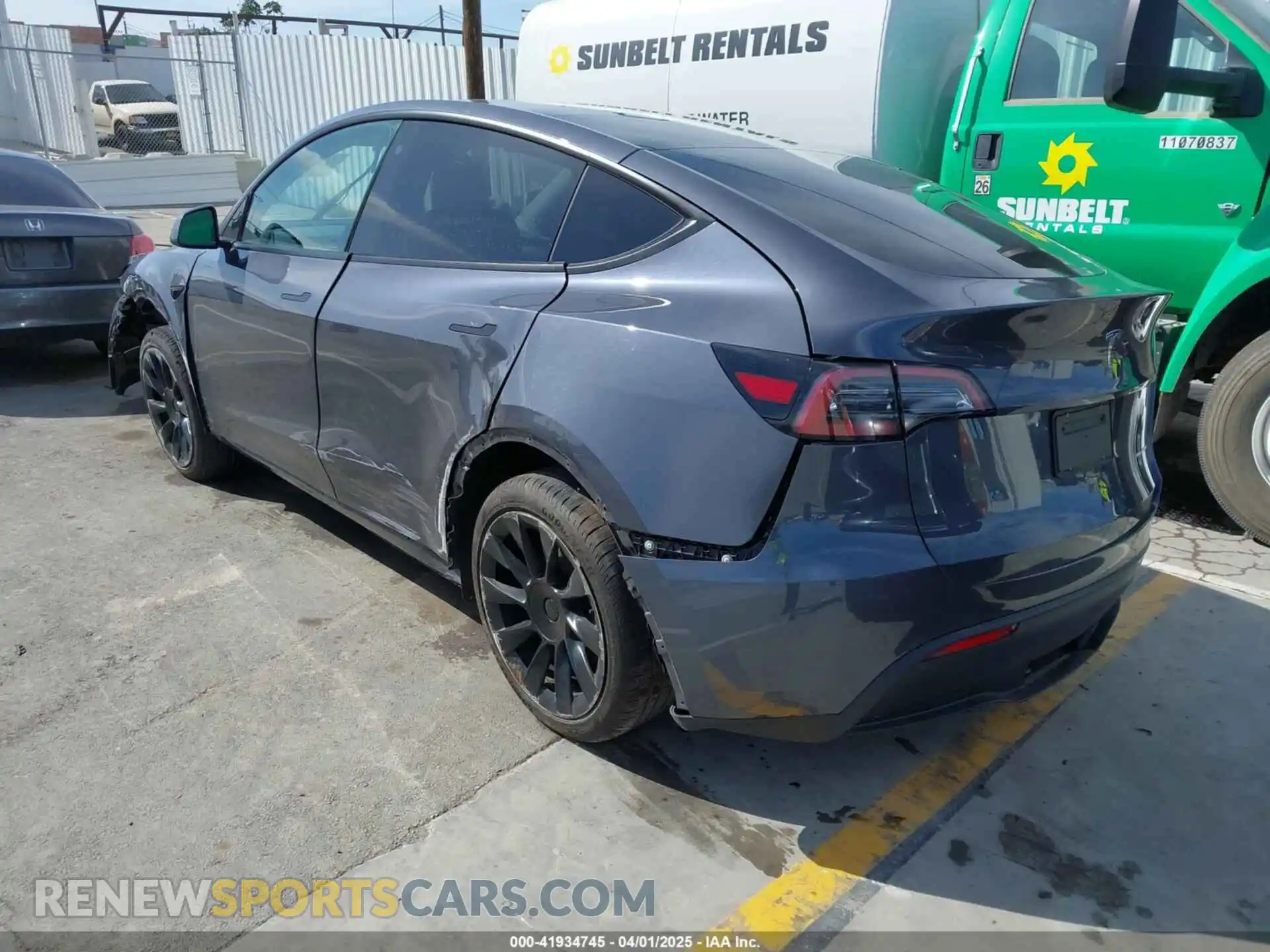 3 Photograph of a damaged car 7SAYGDEE5PF605835 TESLA MODEL Y 2023