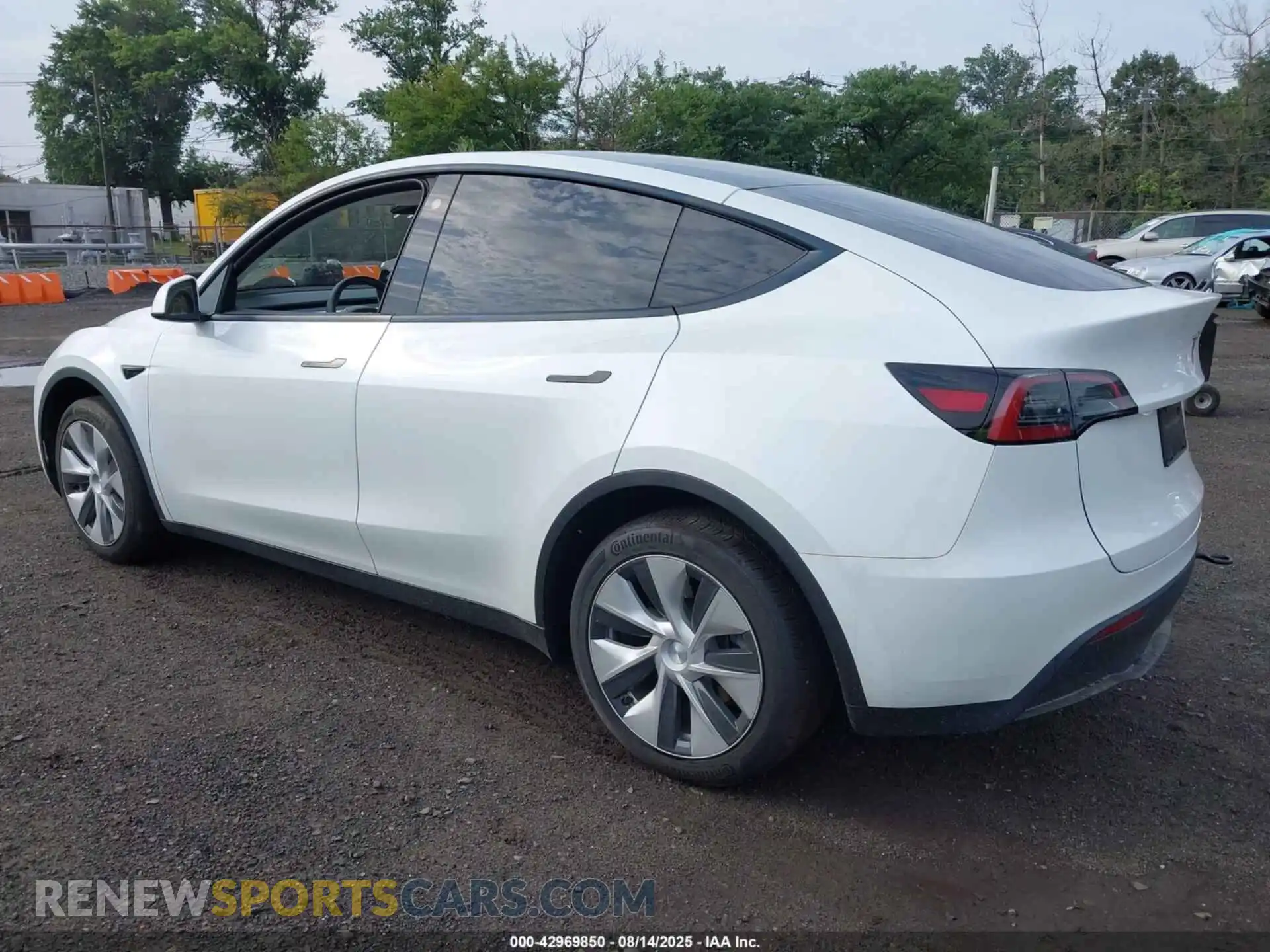 3 Photograph of a damaged car 7SAYGDEE5PF633389 TESLA MODEL Y 2023
