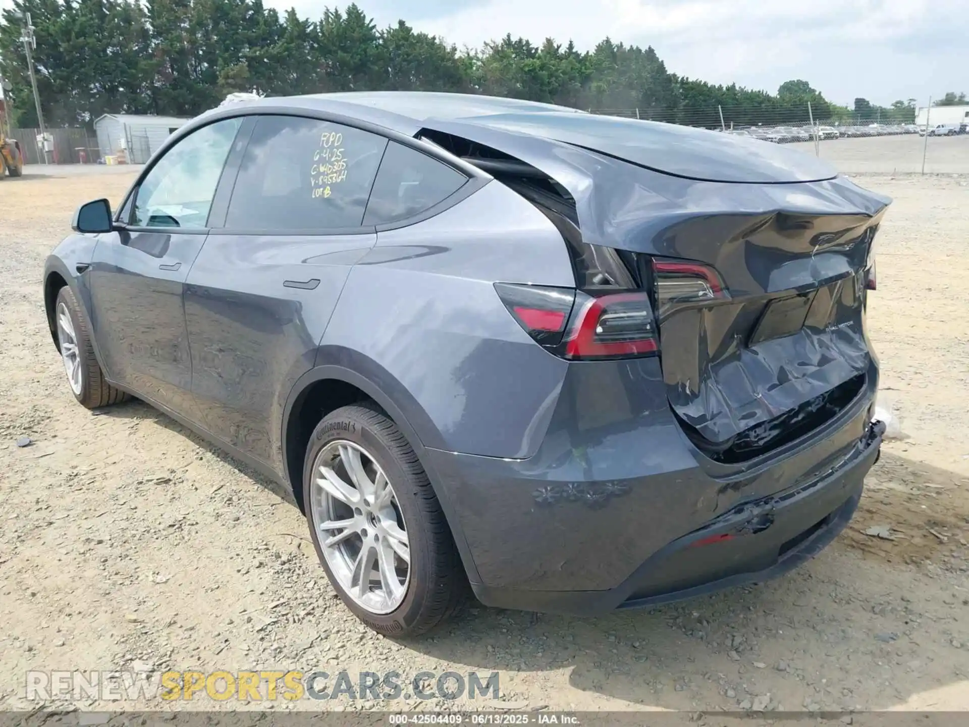 3 Photograph of a damaged car 7SAYGDEE5PF895364 TESLA MODEL Y 2023
