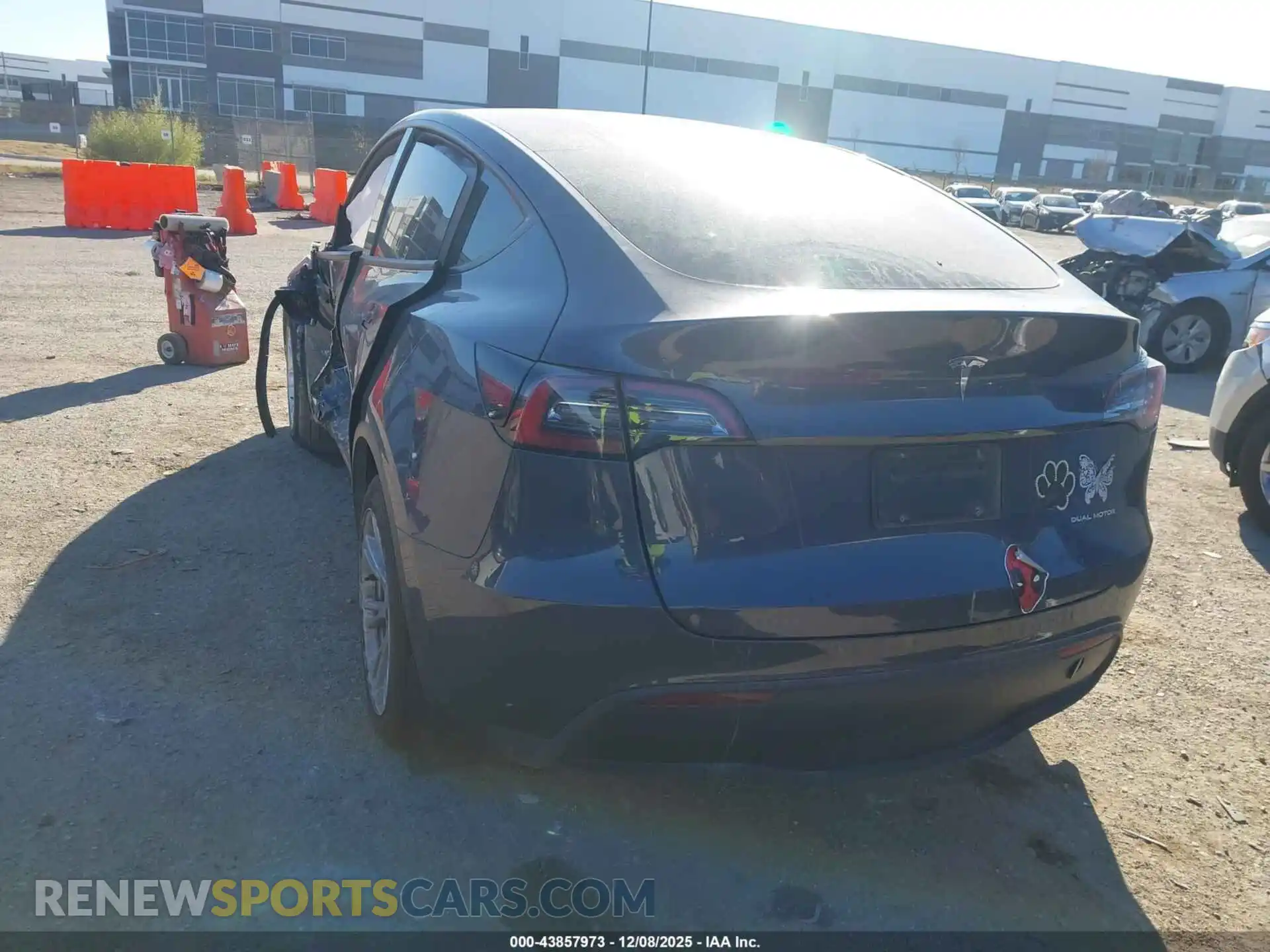 3 Photograph of a damaged car 7SAYGDEE6PA061617 TESLA MODEL Y 2023