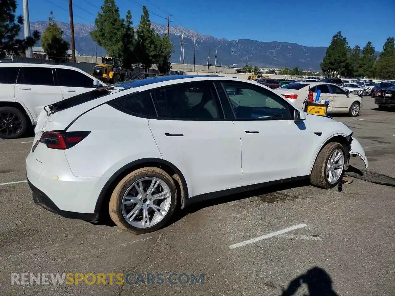 3 Фотография поврежденного автомобиля 7SAYGDEE6PA061858 TESLA MODEL Y 2023