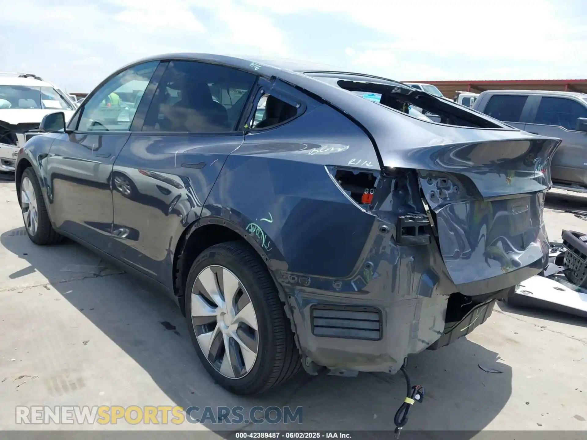 3 Photograph of a damaged car 7SAYGDEE6PA196760 TESLA MODEL Y 2023