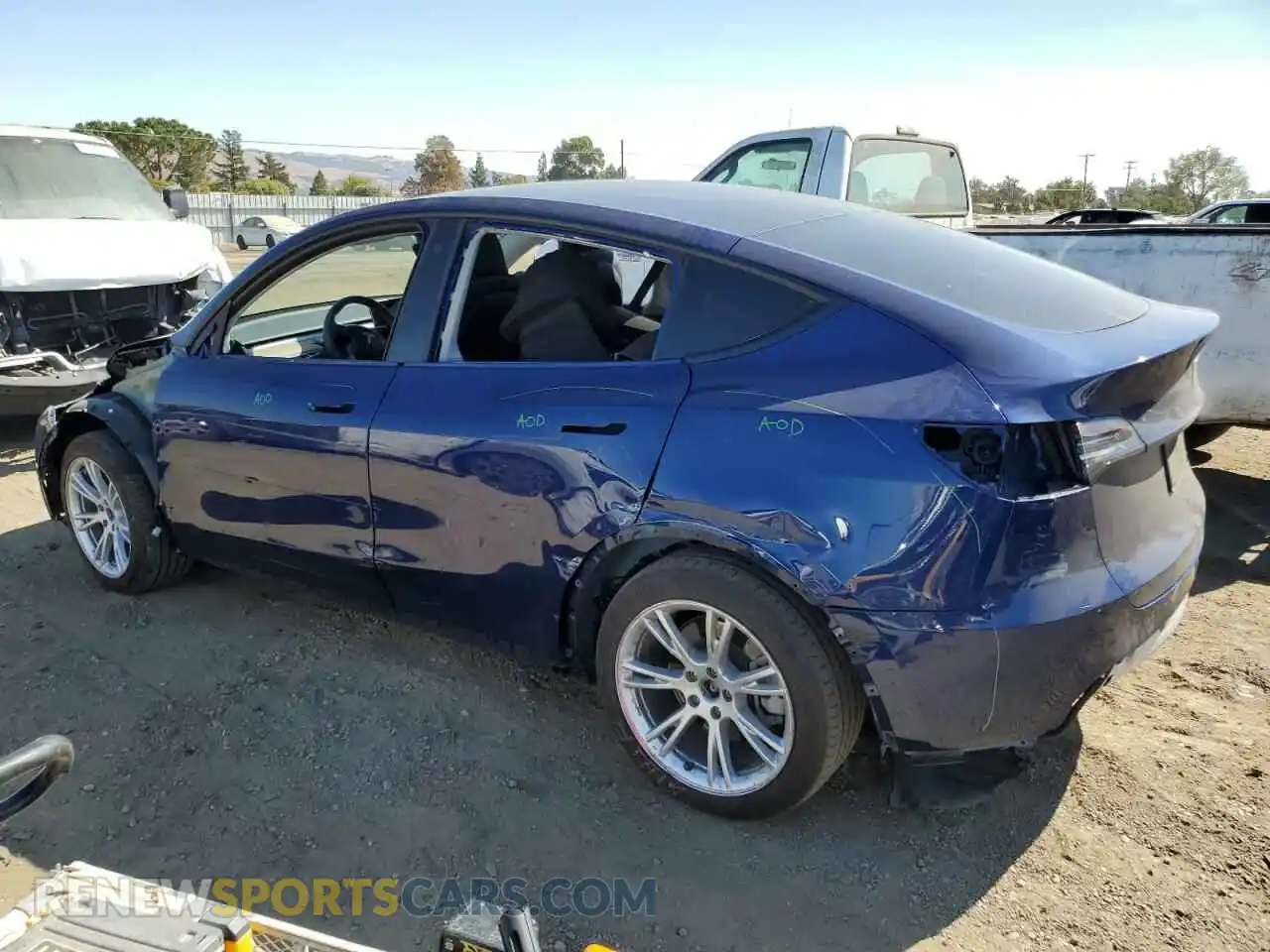 2 Photograph of a damaged car 7SAYGDEE6PF603320 TESLA MODEL Y 2023
