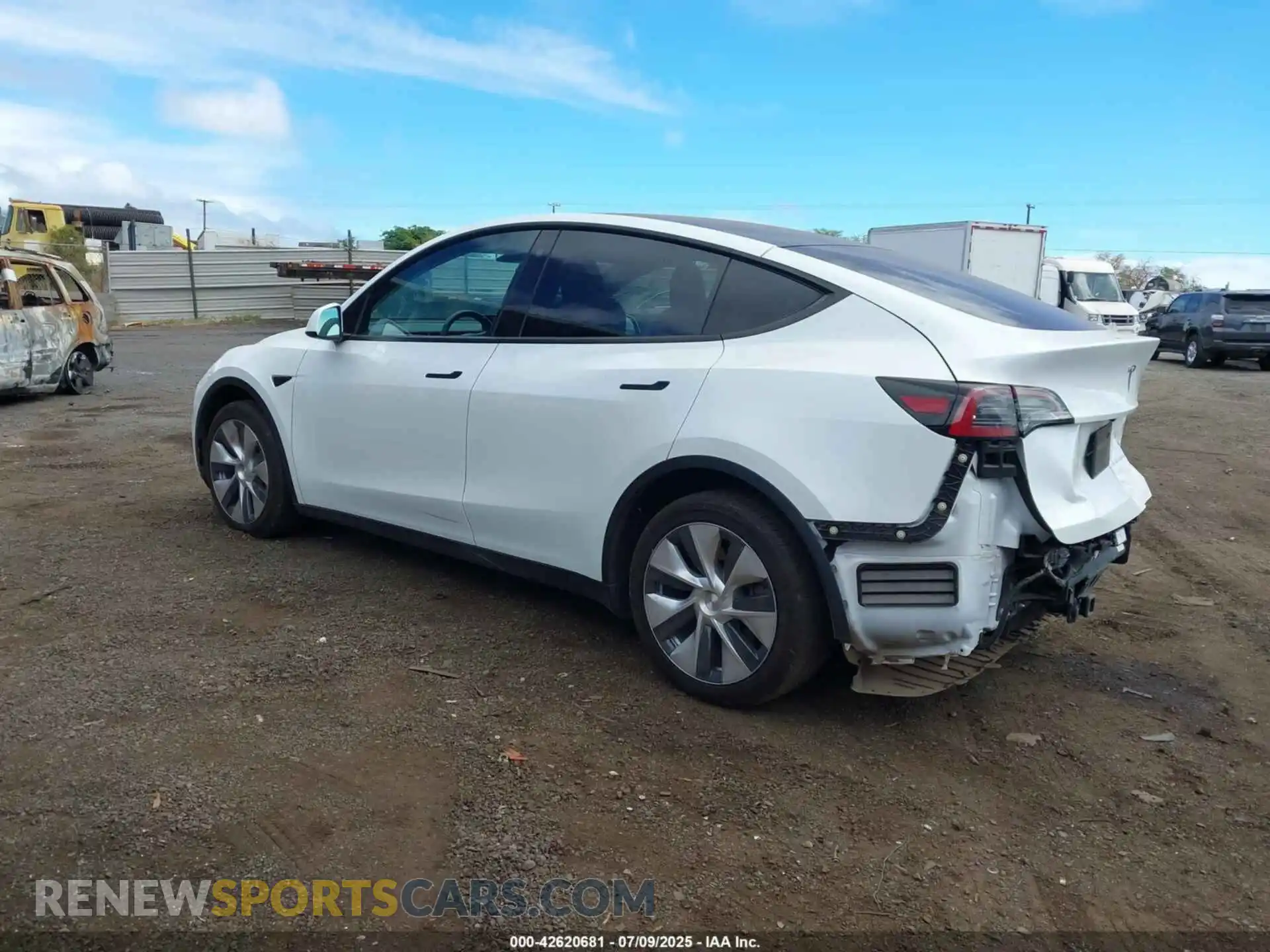 3 Photograph of a damaged car 7SAYGDEE6PF609232 TESLA MODEL Y 2023