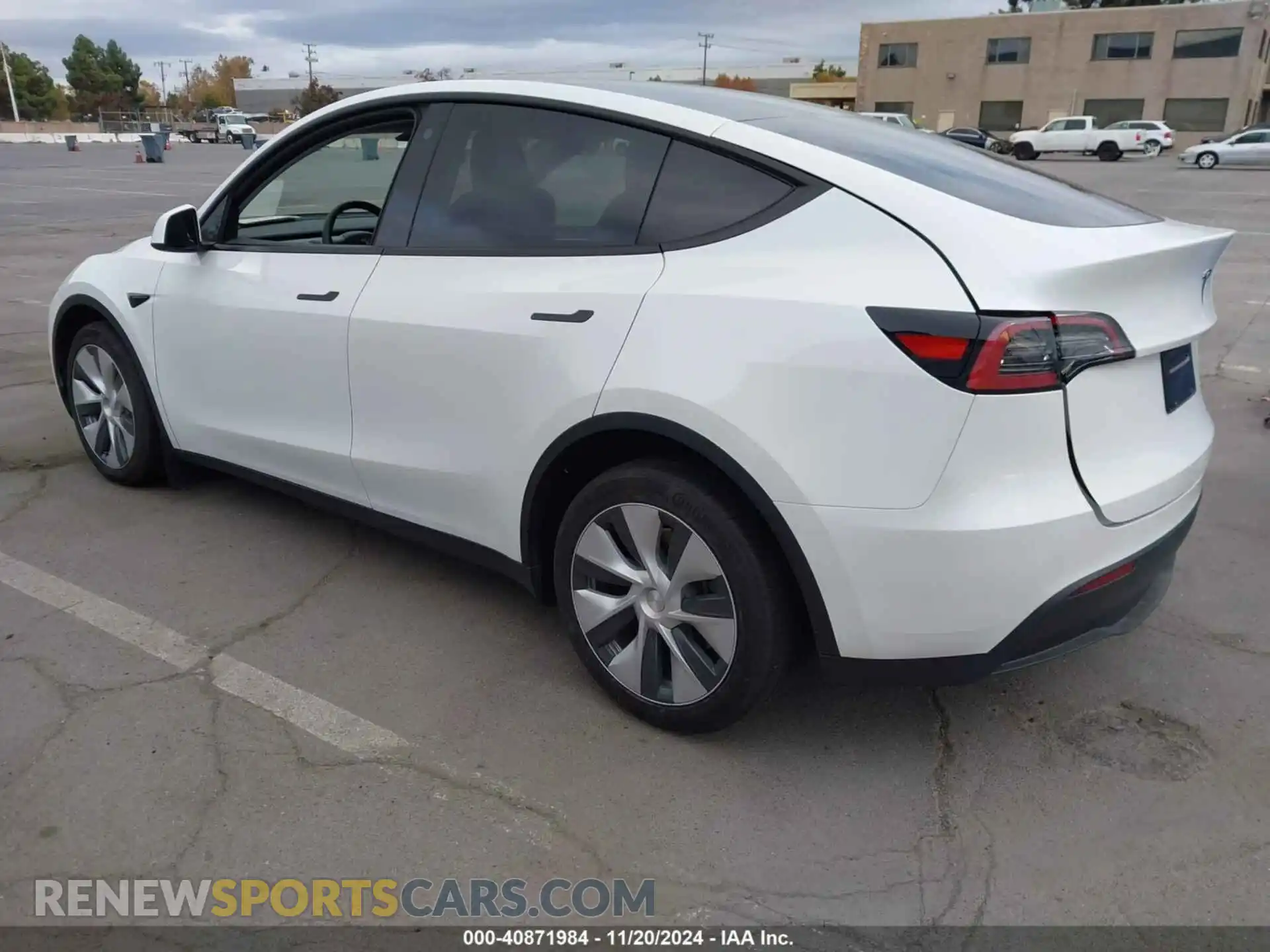 3 Фотография поврежденного автомобиля 7SAYGDEE6PF758451 TESLA MODEL Y 2023