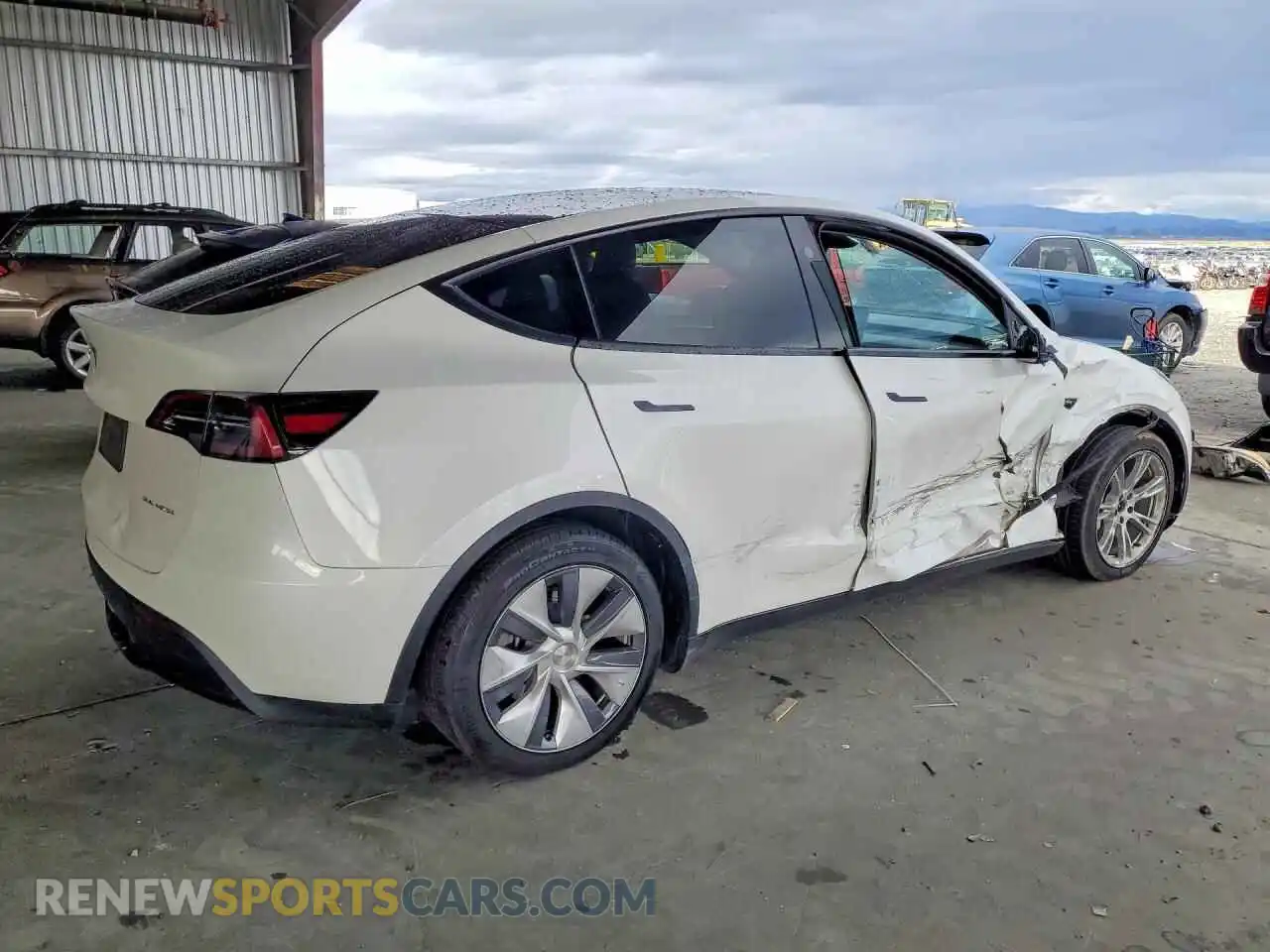 3 Фотография поврежденного автомобиля 7SAYGDEE6PF816154 TESLA MODEL Y 2023