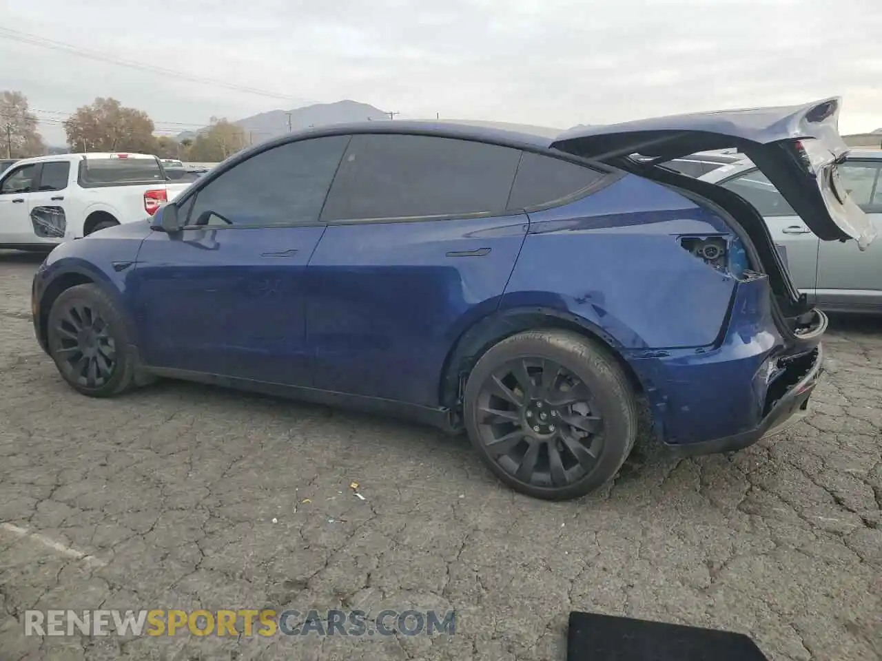 2 Photograph of a damaged car 7SAYGDEE6PF875303 TESLA MODEL Y 2023