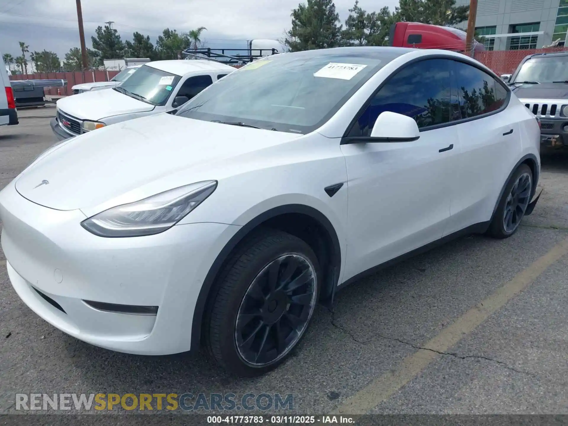 2 fotografías del automóvil dañado 7SAYGDEE7PA023295 TESLA MODEL Y 2023